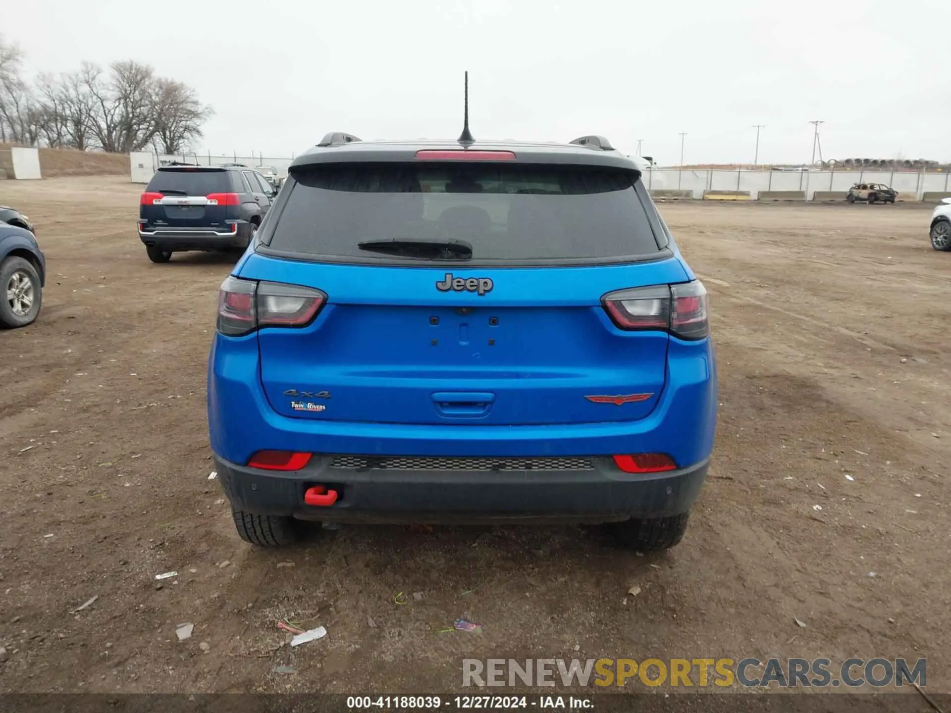 17 Photograph of a damaged car 3C4NJDDN8PT551998 JEEP COMPASS 2023