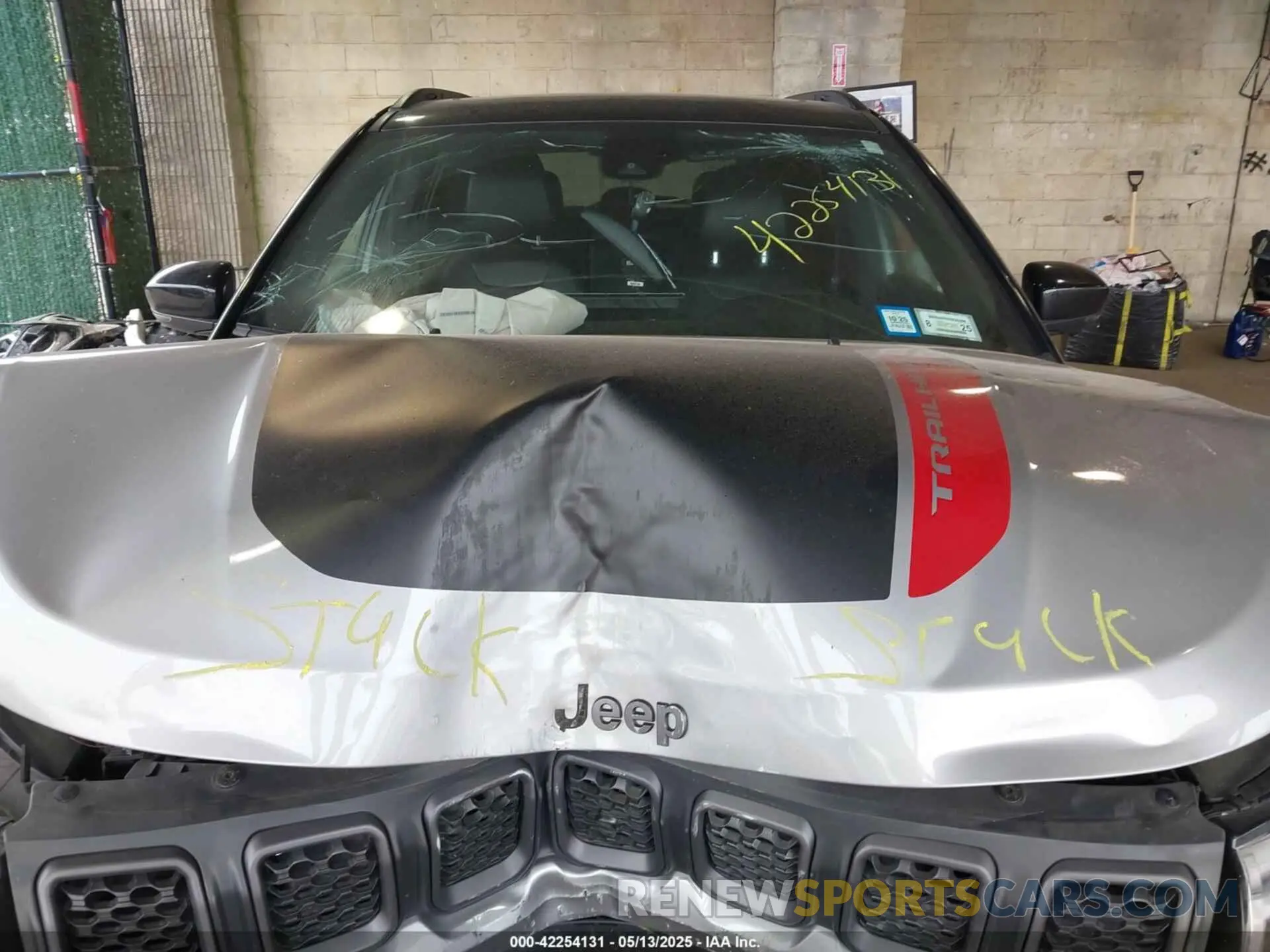10 Photograph of a damaged car 3C4NJDDN9PT525281 JEEP COMPASS 2023