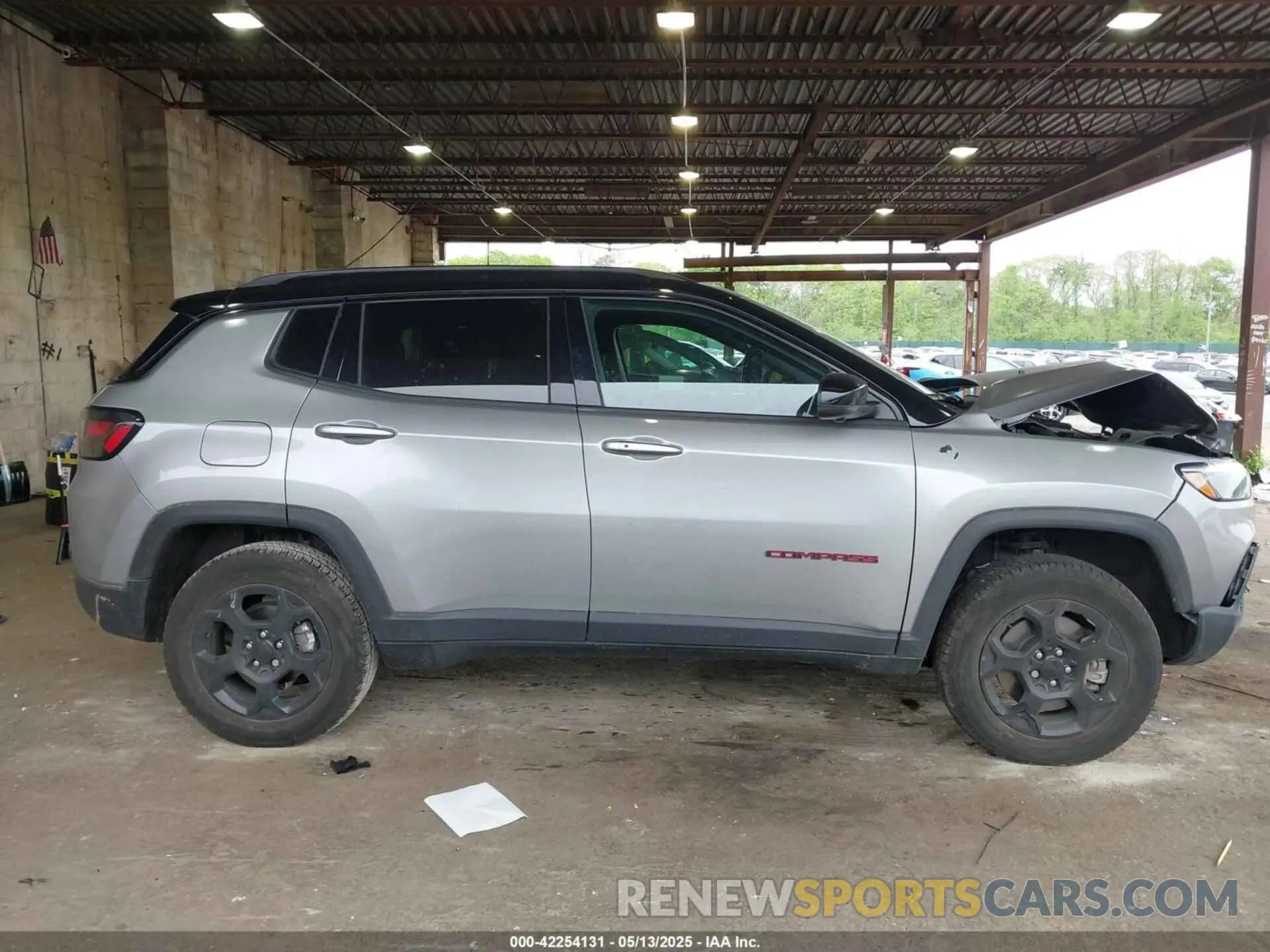 13 Photograph of a damaged car 3C4NJDDN9PT525281 JEEP COMPASS 2023