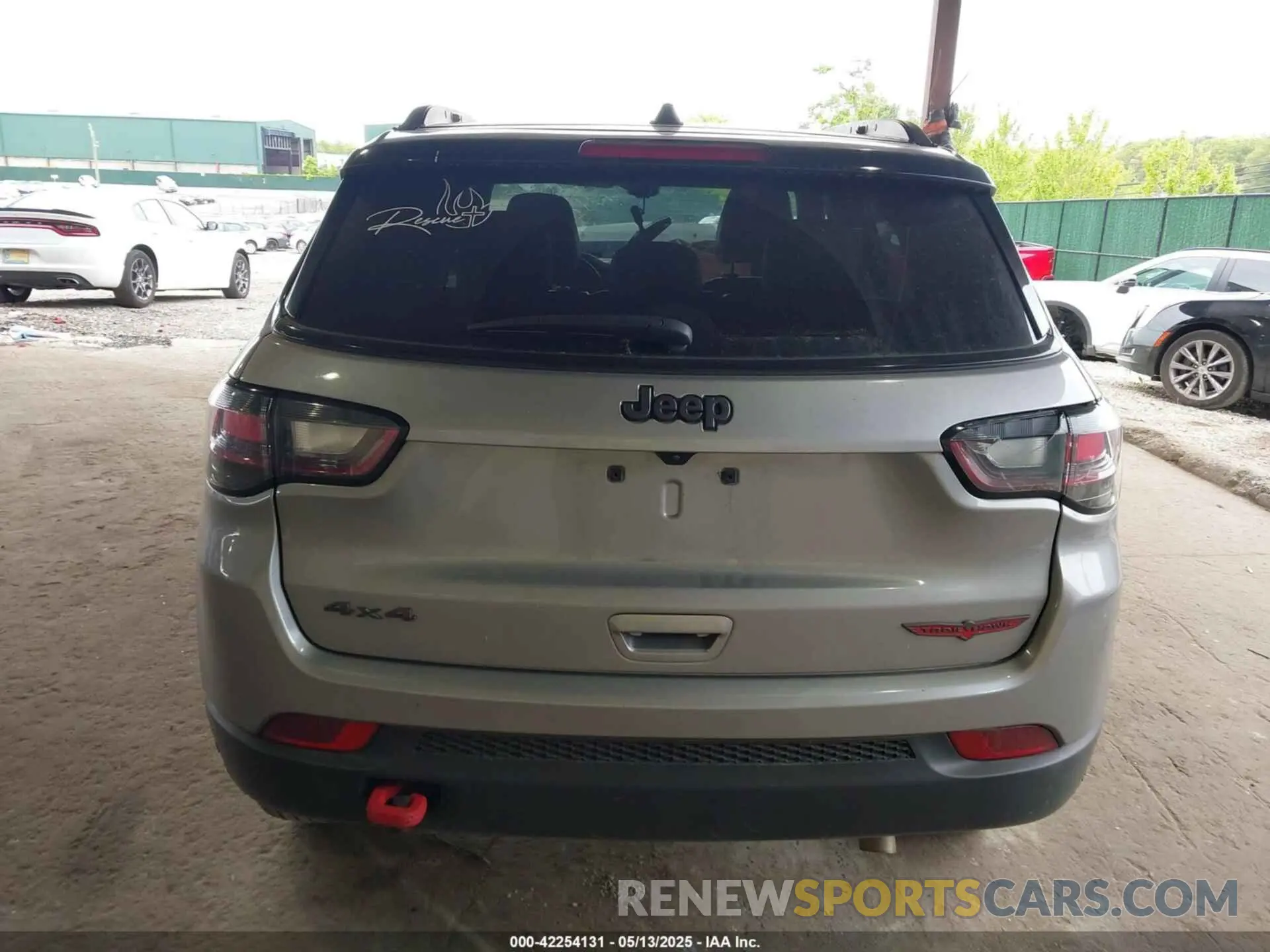 16 Photograph of a damaged car 3C4NJDDN9PT525281 JEEP COMPASS 2023