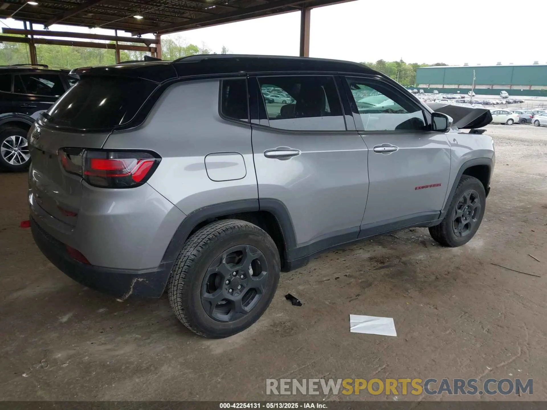 4 Photograph of a damaged car 3C4NJDDN9PT525281 JEEP COMPASS 2023
