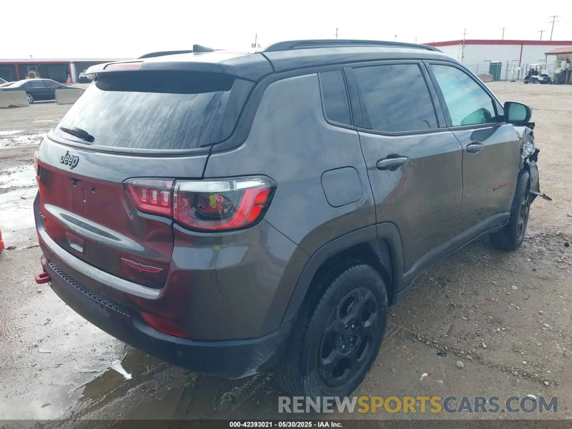 4 Photograph of a damaged car 3C4NJDDN9PT544283 JEEP COMPASS 2023