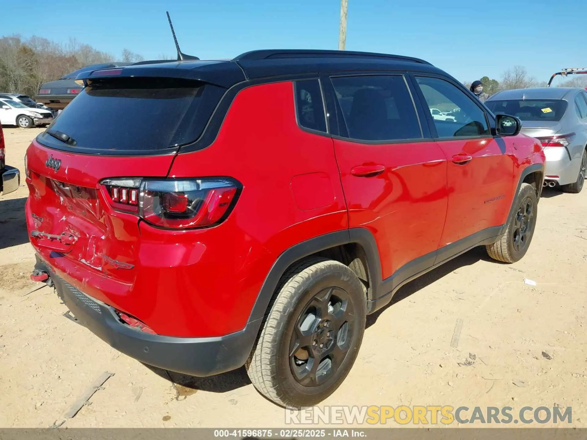 4 Photograph of a damaged car 3C4NJDDNXPT526231 JEEP COMPASS 2023