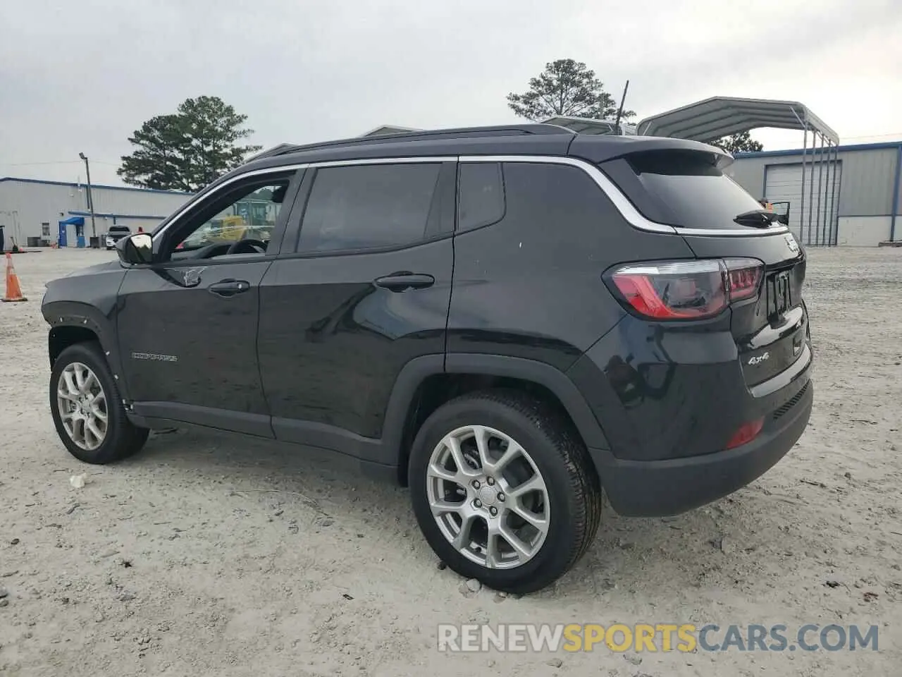 2 Photograph of a damaged car 3C4NJDFN5PT533259 JEEP COMPASS 2023