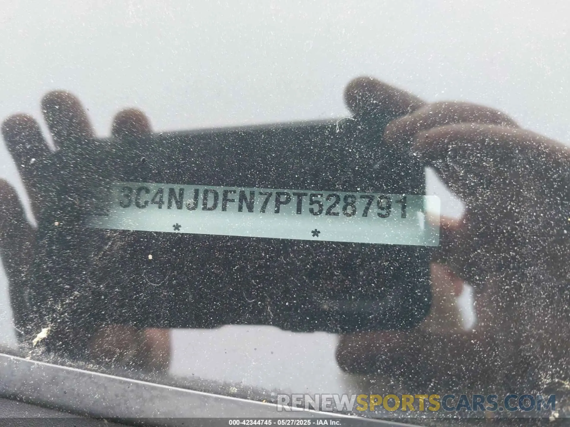 17 Photograph of a damaged car 3C4NJDFN7PT528791 JEEP COMPASS 2023