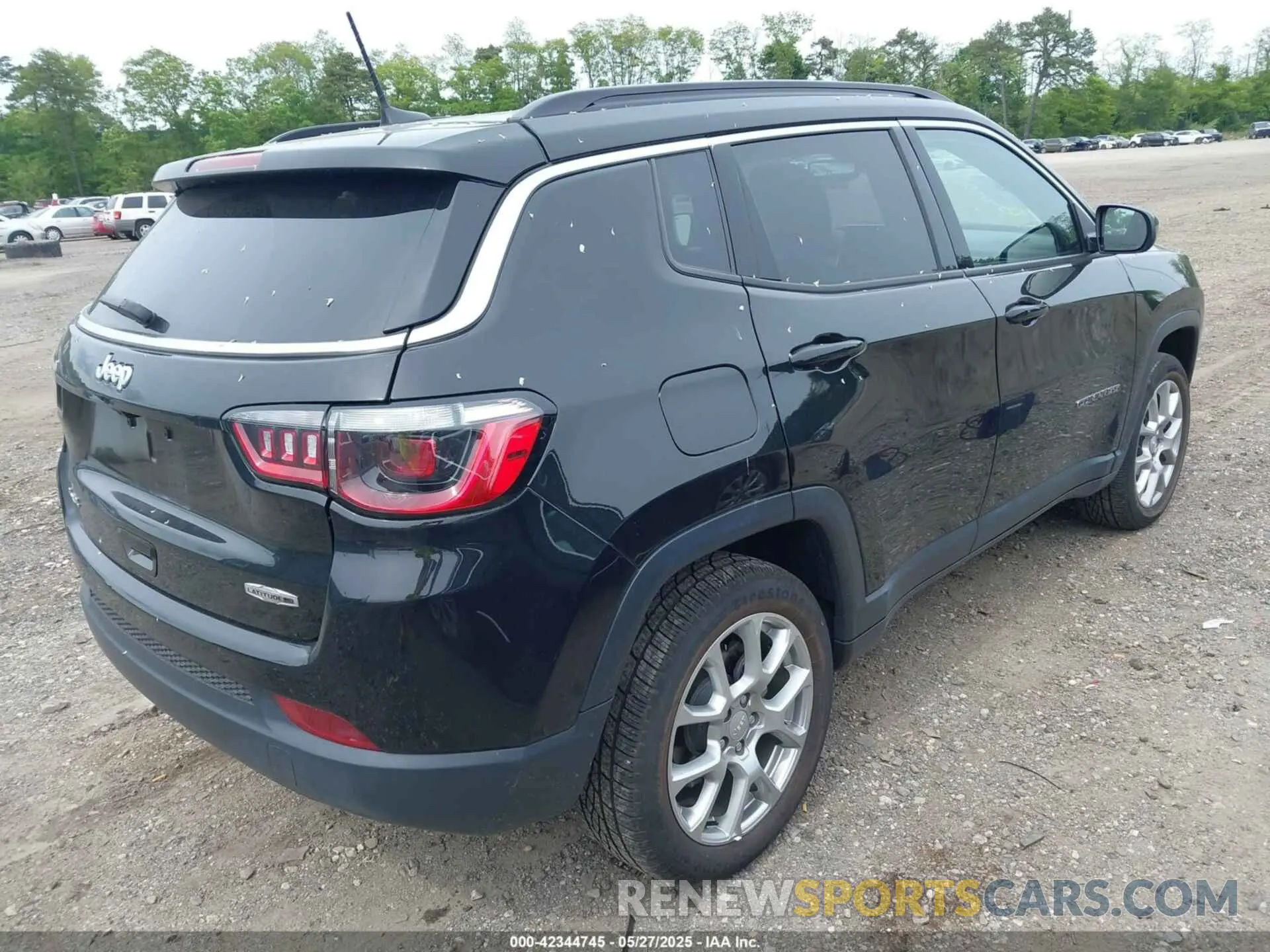 4 Photograph of a damaged car 3C4NJDFN7PT528791 JEEP COMPASS 2023