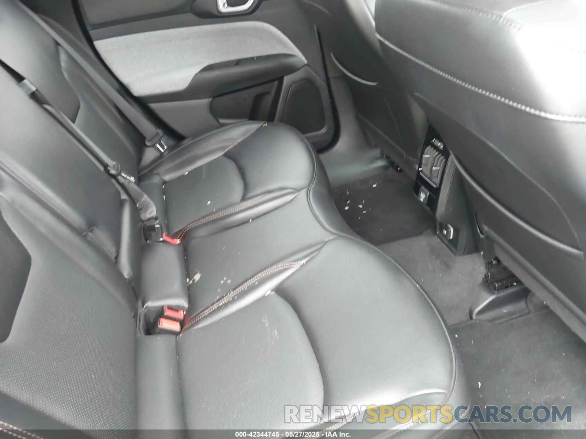 8 Photograph of a damaged car 3C4NJDFN7PT528791 JEEP COMPASS 2023