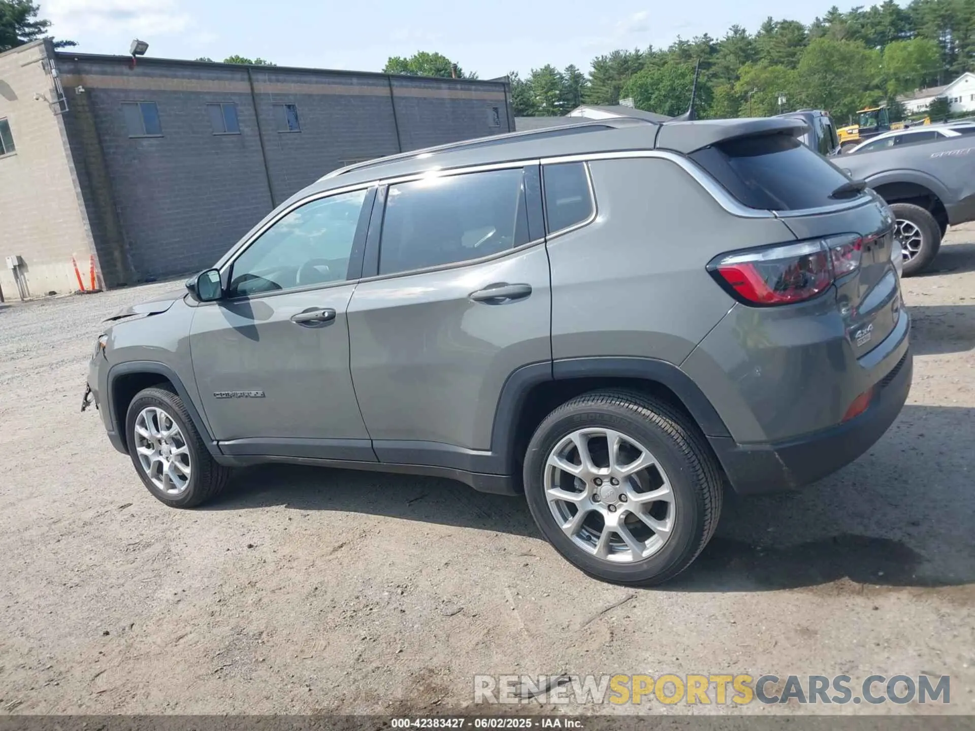 14 Photograph of a damaged car 3C4NJDFN8PT531229 JEEP COMPASS 2023