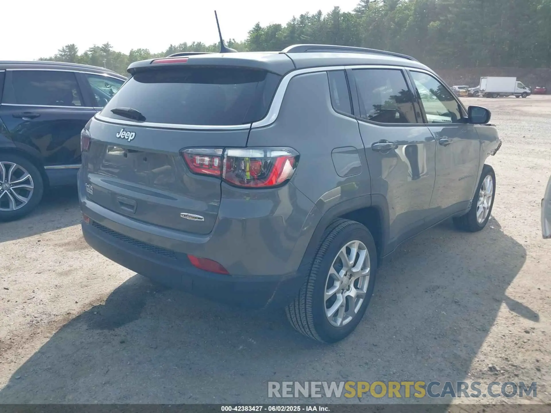 4 Photograph of a damaged car 3C4NJDFN8PT531229 JEEP COMPASS 2023