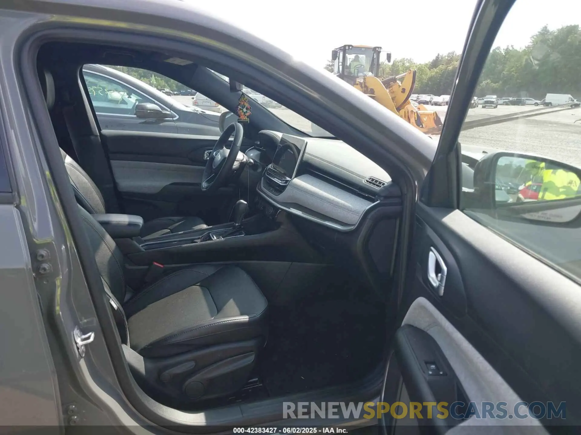 5 Photograph of a damaged car 3C4NJDFN8PT531229 JEEP COMPASS 2023