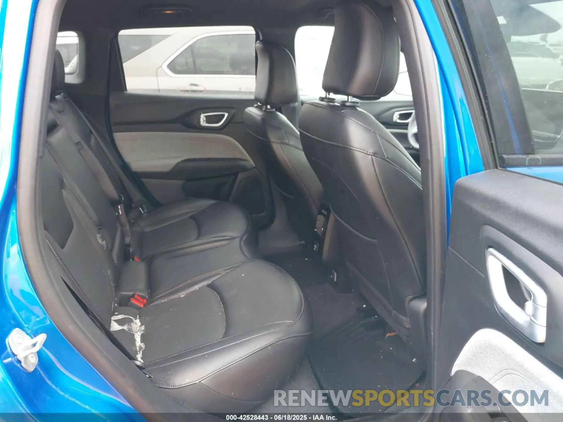 8 Photograph of a damaged car 3C4NJDFN8PT546846 JEEP COMPASS 2023