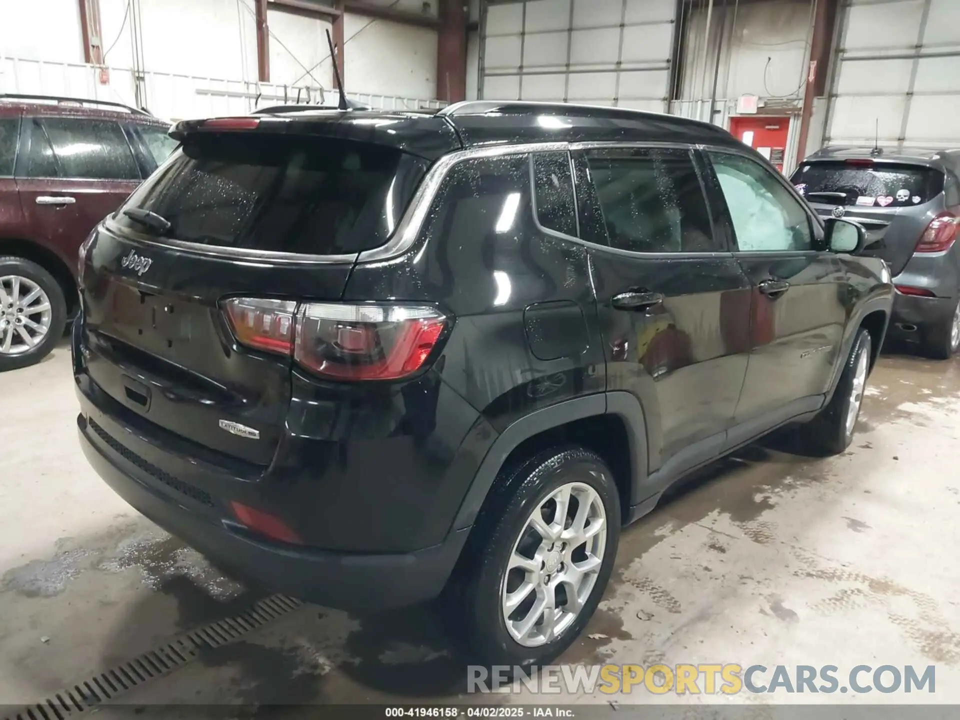 4 Photograph of a damaged car 3C4NJDFN9PT559007 JEEP COMPASS 2023