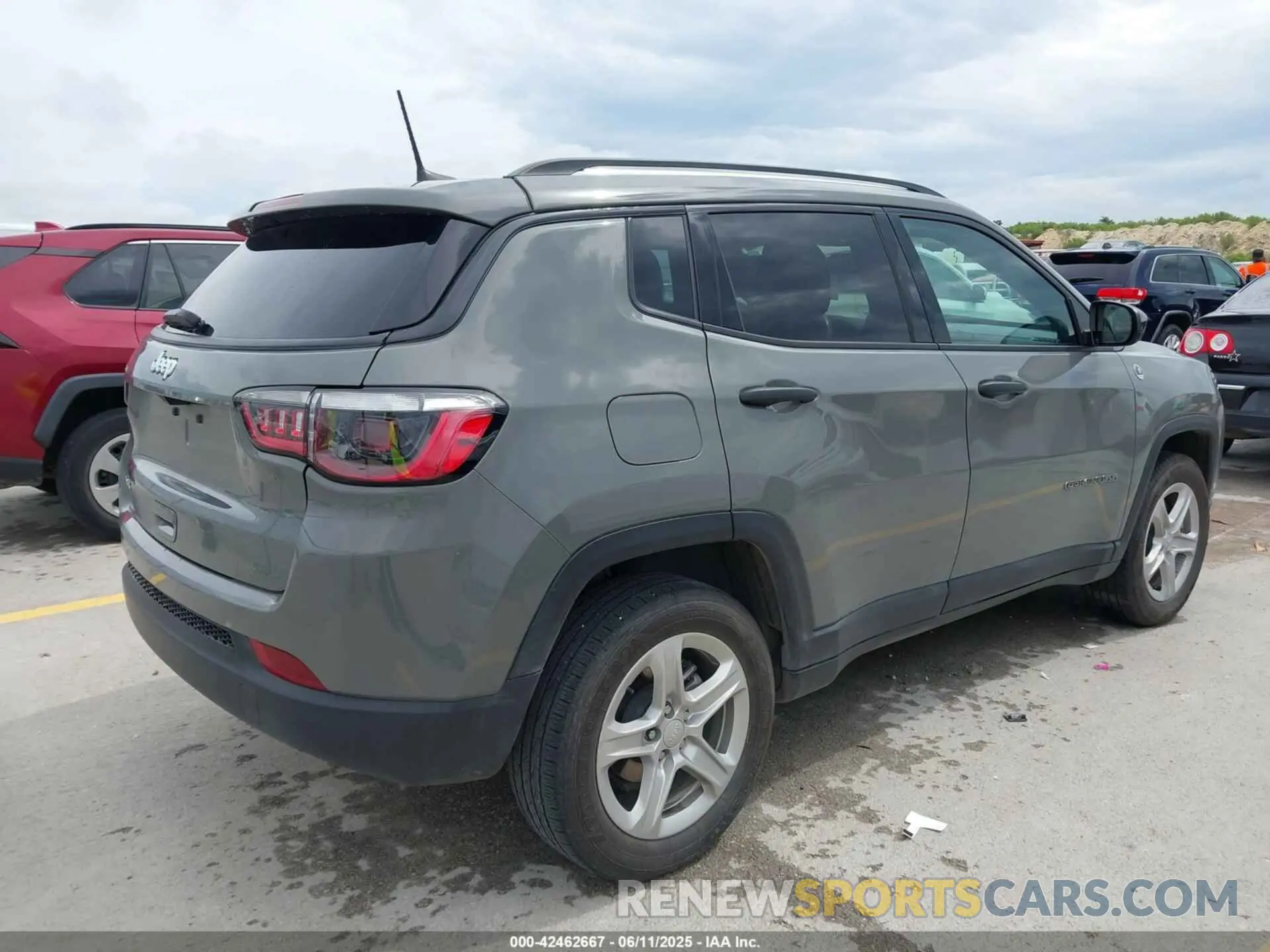 4 Photograph of a damaged car 3C4NJDAN1RT583022 JEEP COMPASS 2024