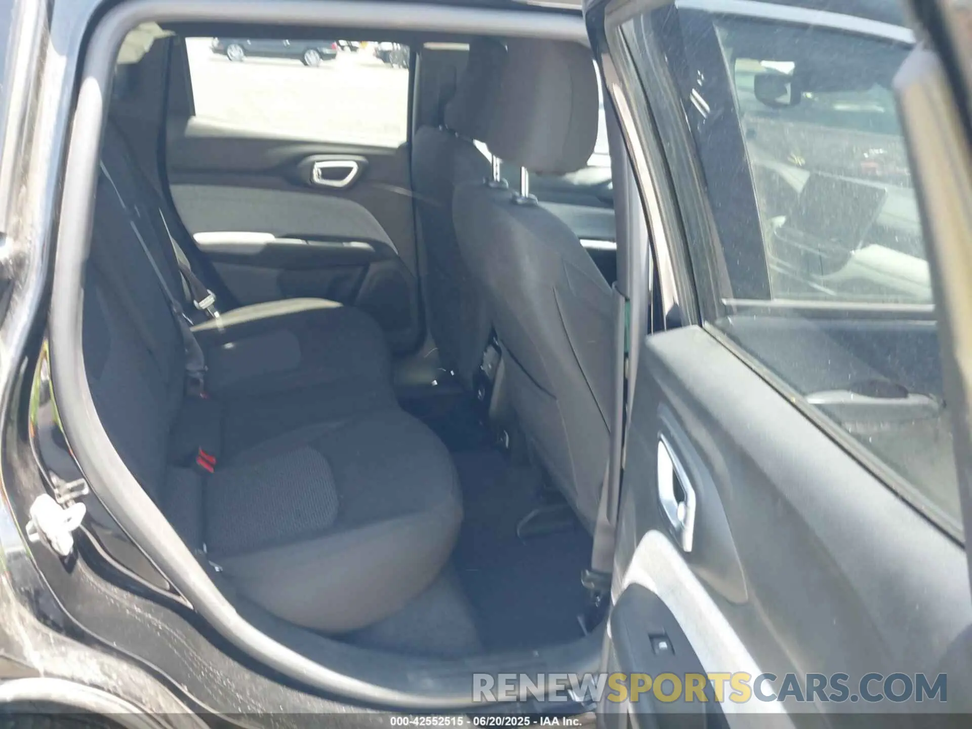 8 Photograph of a damaged car 3C4NJDAN2RT141205 JEEP COMPASS 2024