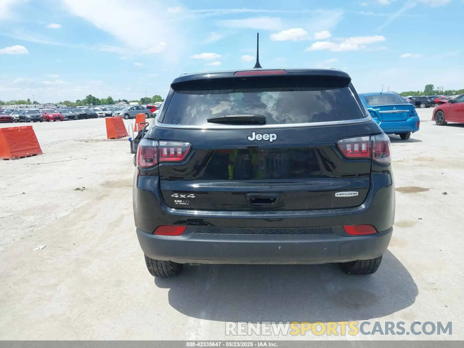 17 Photograph of a damaged car 3C4NJDAN5RT105556 JEEP COMPASS 2024