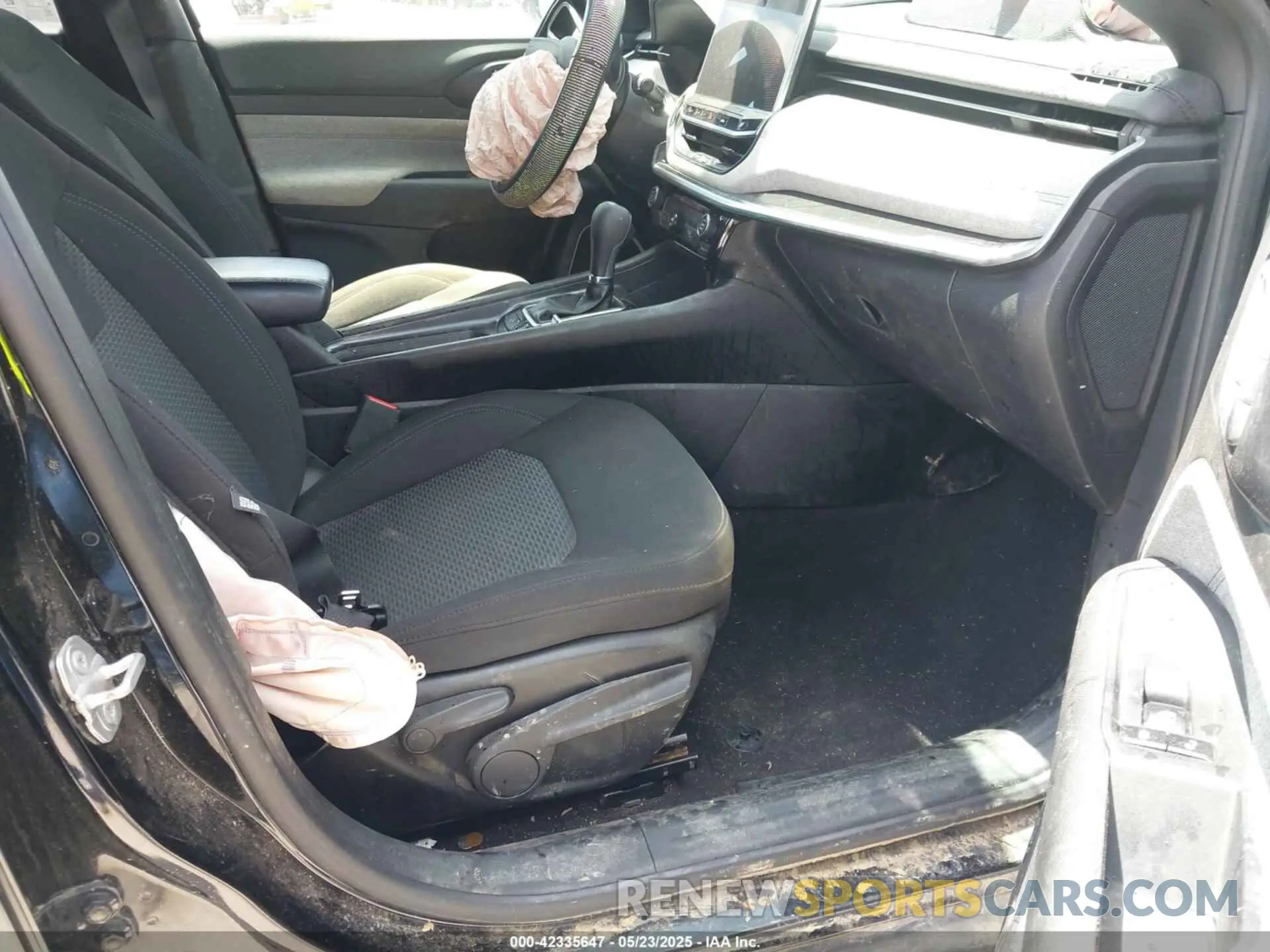 5 Photograph of a damaged car 3C4NJDAN5RT105556 JEEP COMPASS 2024