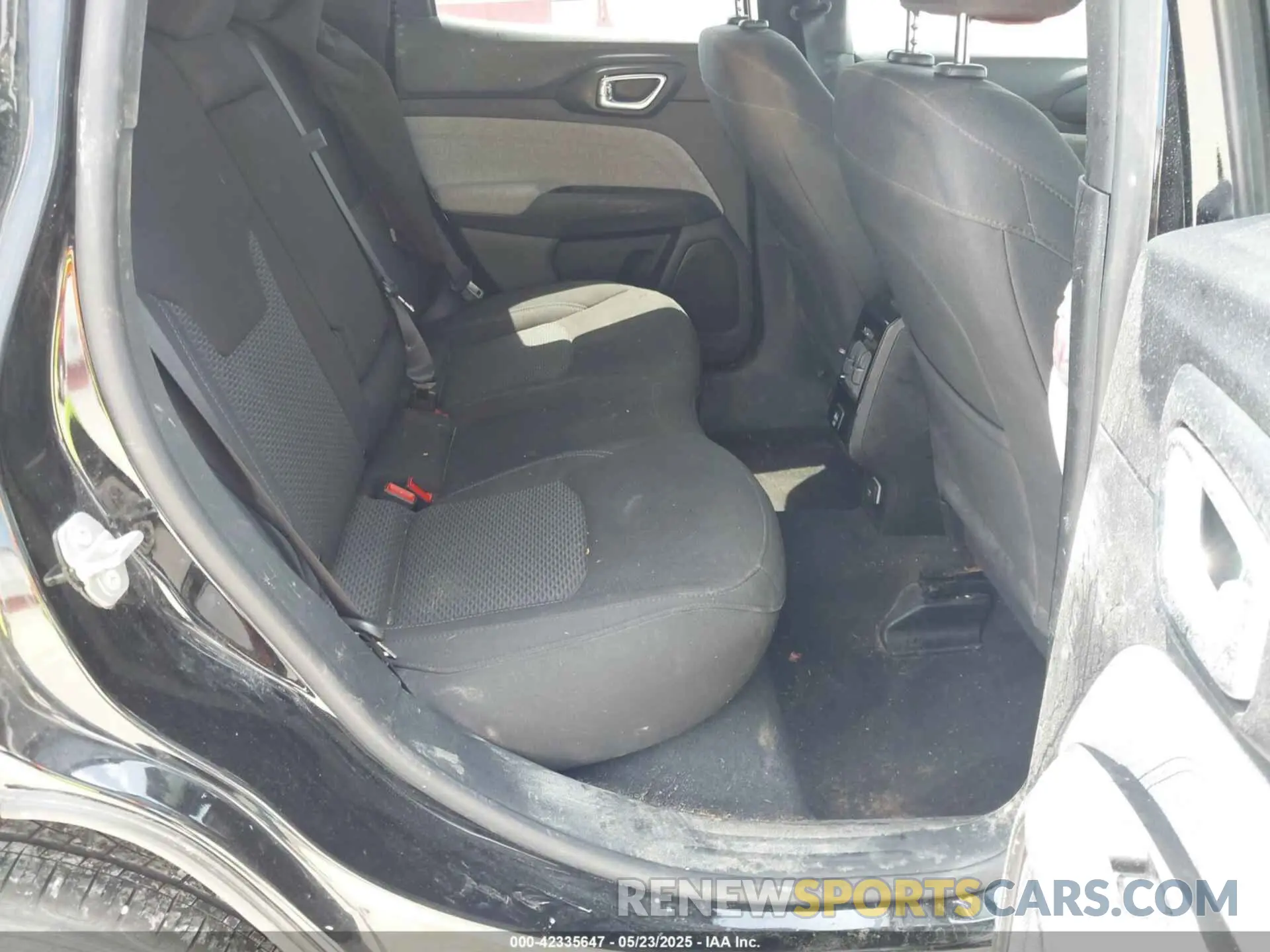 8 Photograph of a damaged car 3C4NJDAN5RT105556 JEEP COMPASS 2024
