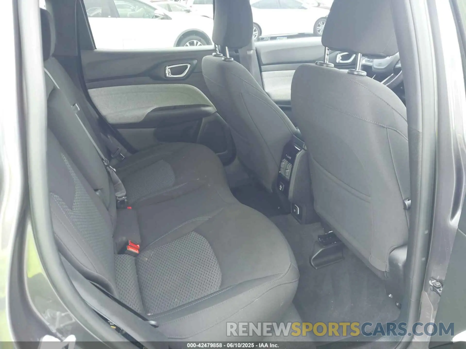 8 Photograph of a damaged car 3C4NJDAN5RT120168 JEEP COMPASS 2024