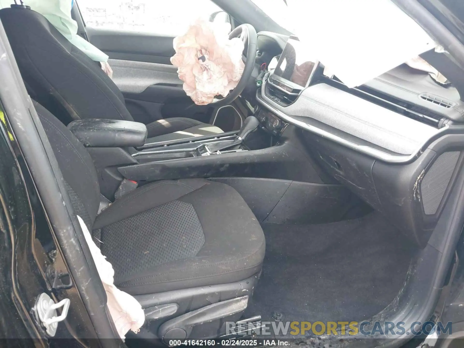 5 Photograph of a damaged car 3C4NJDAN5RT143675 JEEP COMPASS 2024