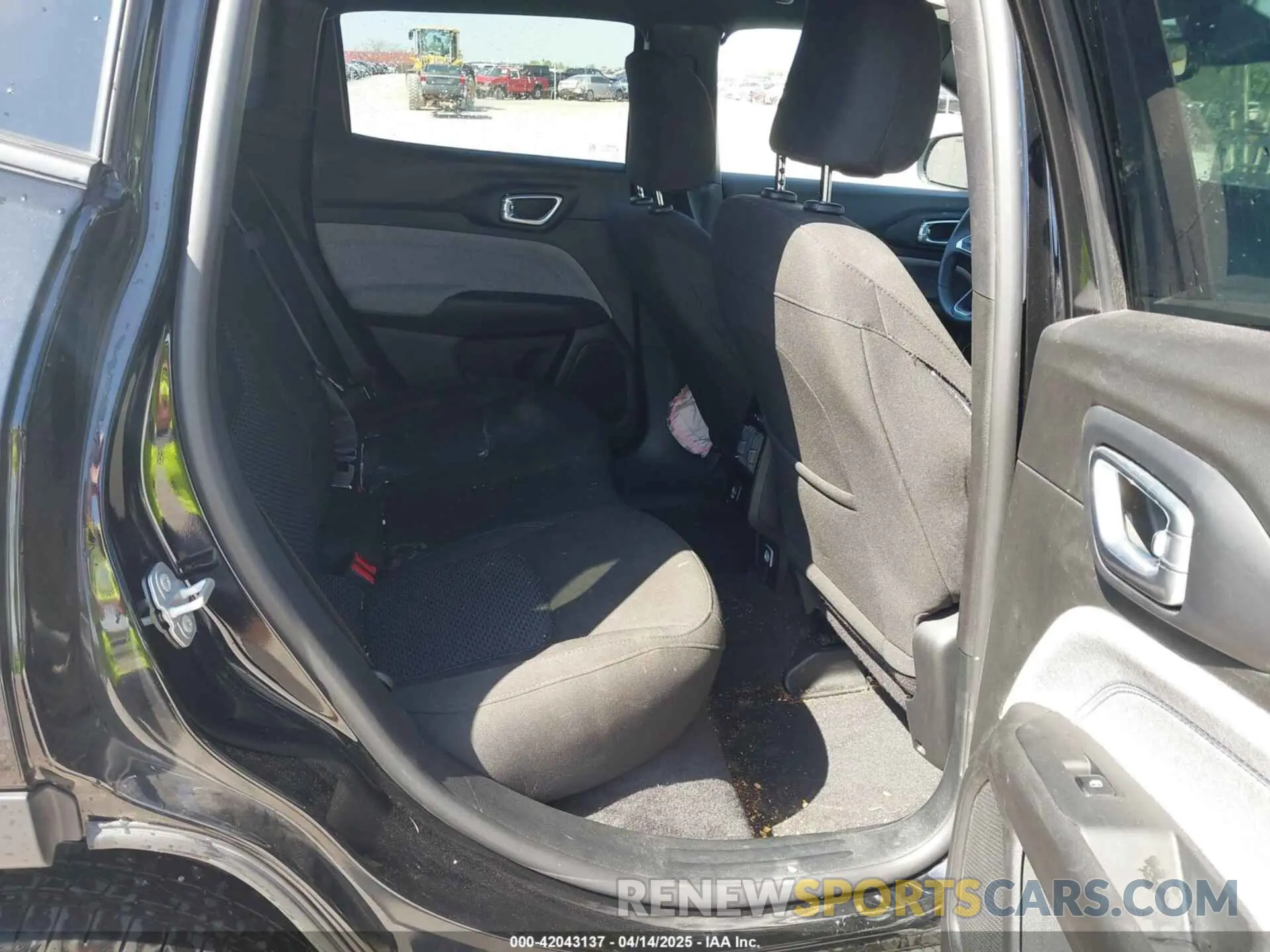 8 Photograph of a damaged car 3C4NJDAN5RT146771 JEEP COMPASS 2024