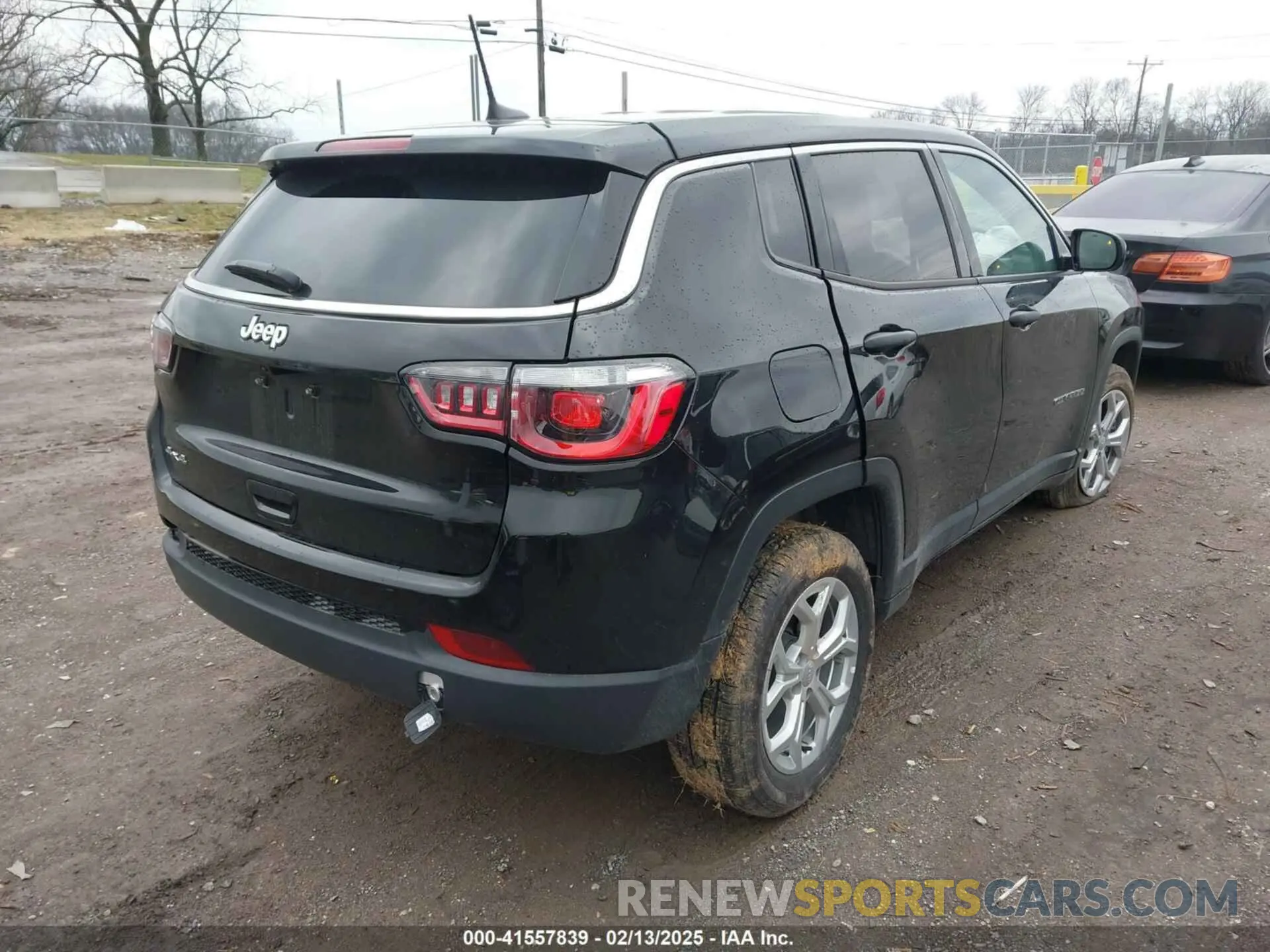 4 Photograph of a damaged car 3C4NJDAN5RT166776 JEEP COMPASS 2024