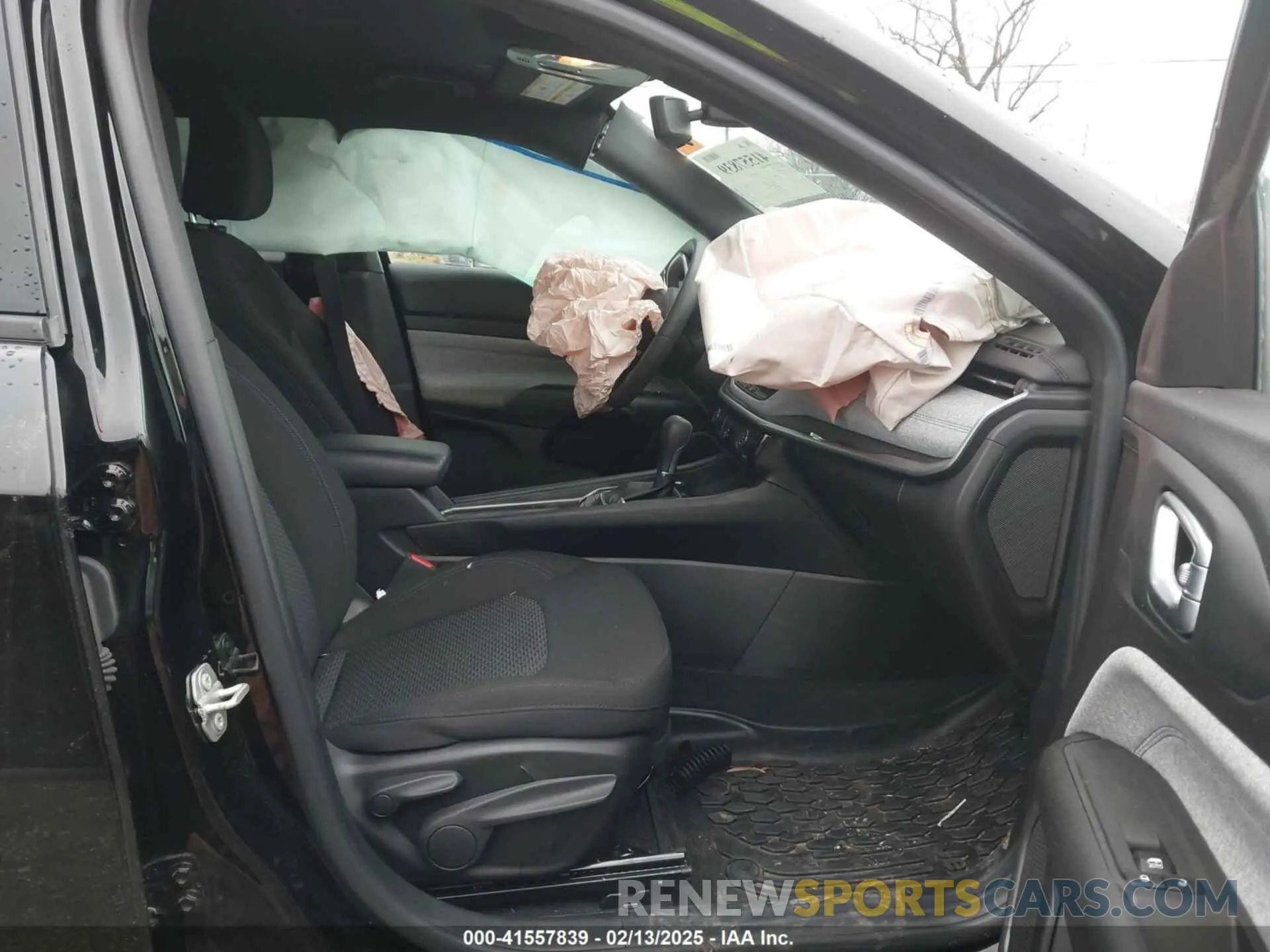 5 Photograph of a damaged car 3C4NJDAN5RT166776 JEEP COMPASS 2024