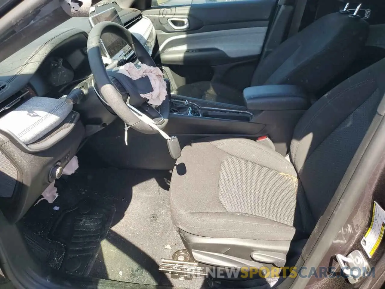 7 Photograph of a damaged car 3C4NJDAN5RT169337 JEEP COMPASS 2024