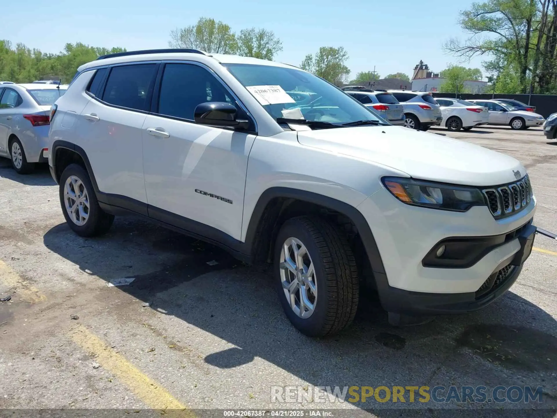 1 Photograph of a damaged car 3C4NJDBN0RT109268 JEEP COMPASS 2024