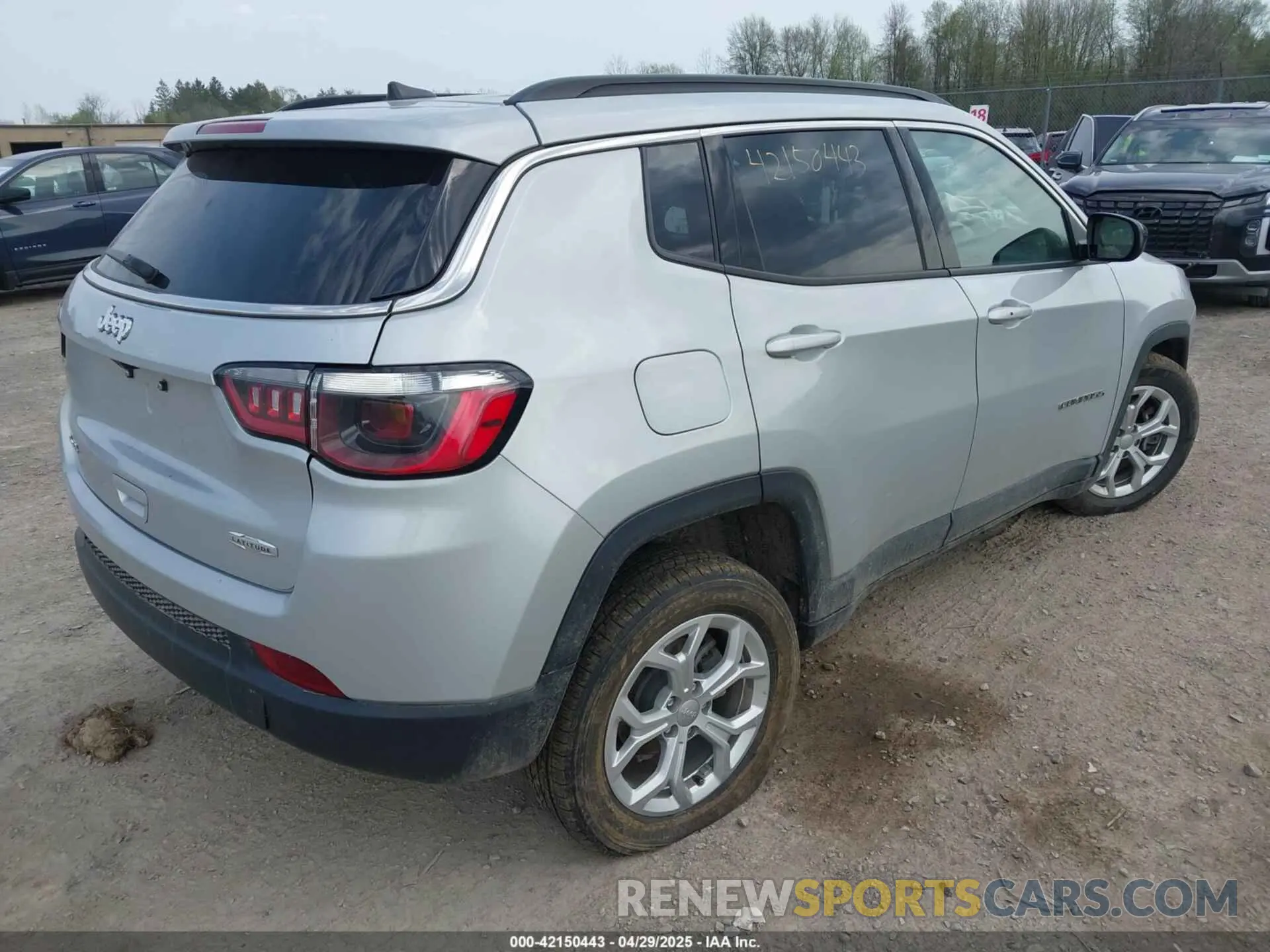 4 Photograph of a damaged car 3C4NJDBN0RT124448 JEEP COMPASS 2024