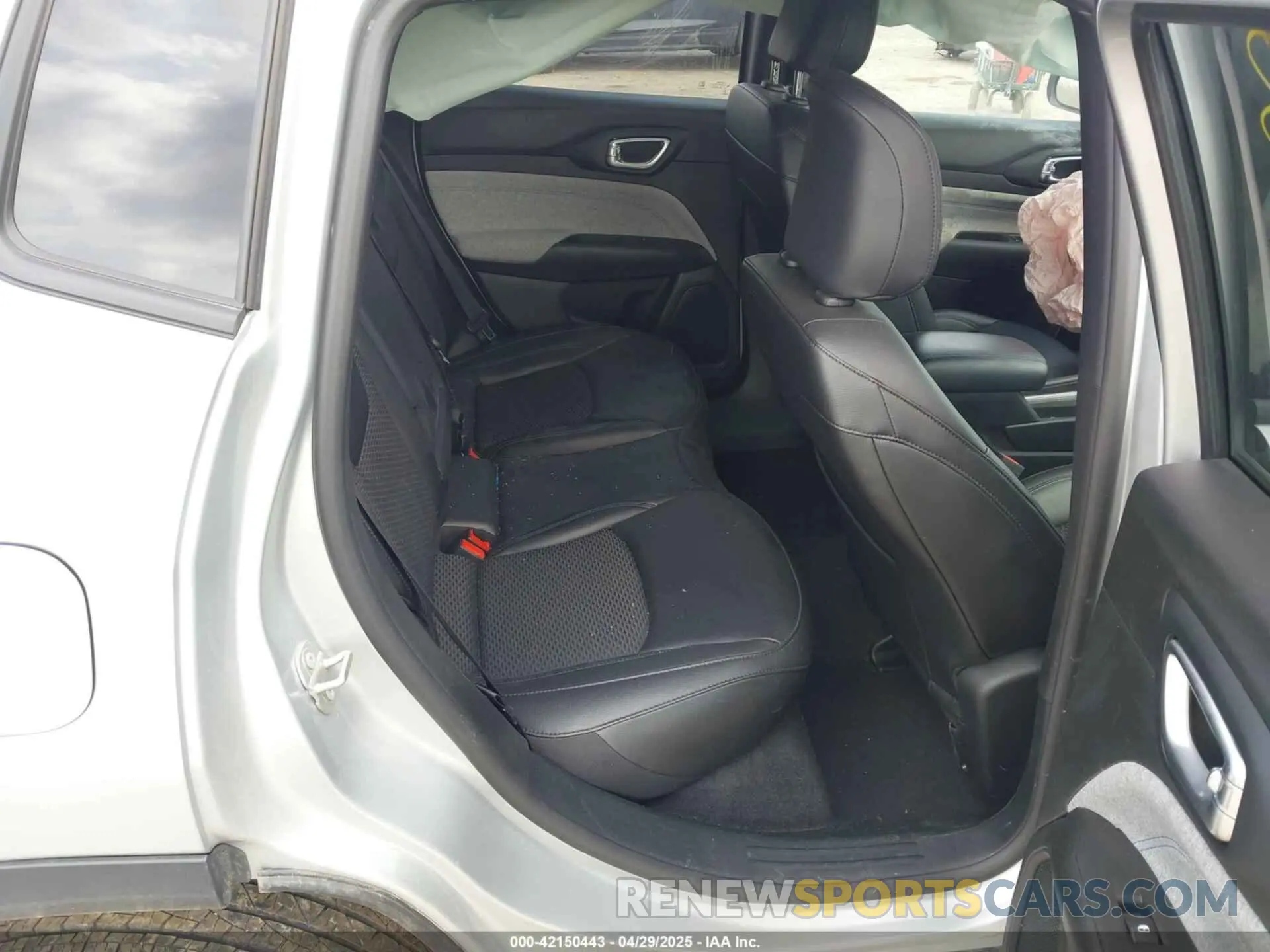 8 Photograph of a damaged car 3C4NJDBN0RT124448 JEEP COMPASS 2024