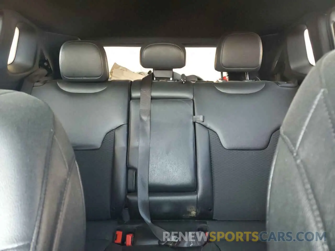 10 Photograph of a damaged car 3C4NJDBN0RT155313 JEEP COMPASS 2024