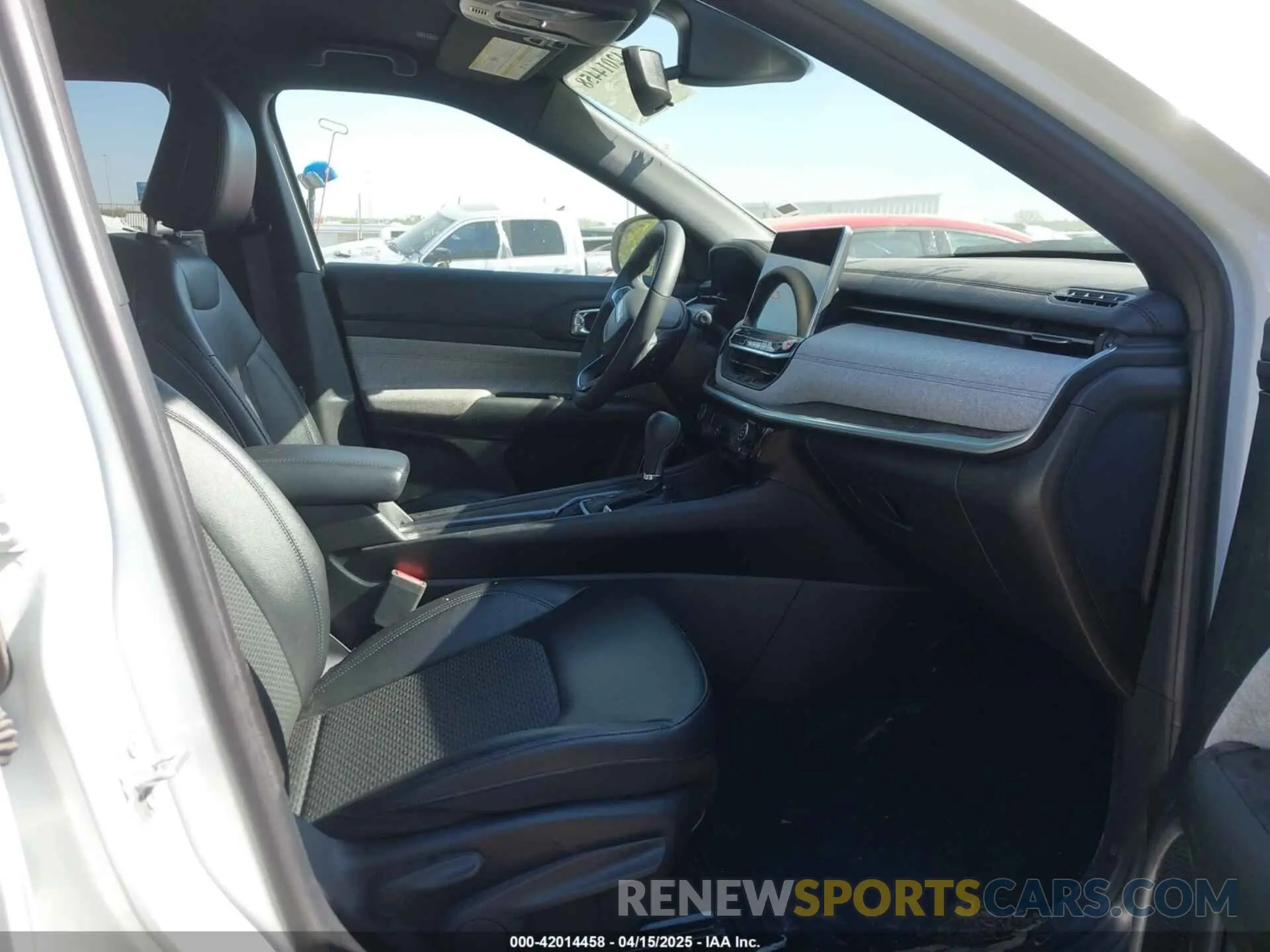 5 Photograph of a damaged car 3C4NJDBN1RT109571 JEEP COMPASS 2024