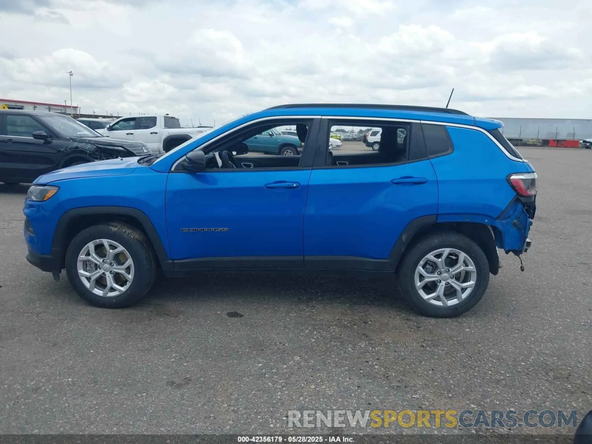 15 Photograph of a damaged car 3C4NJDBN1RT111868 JEEP COMPASS 2024