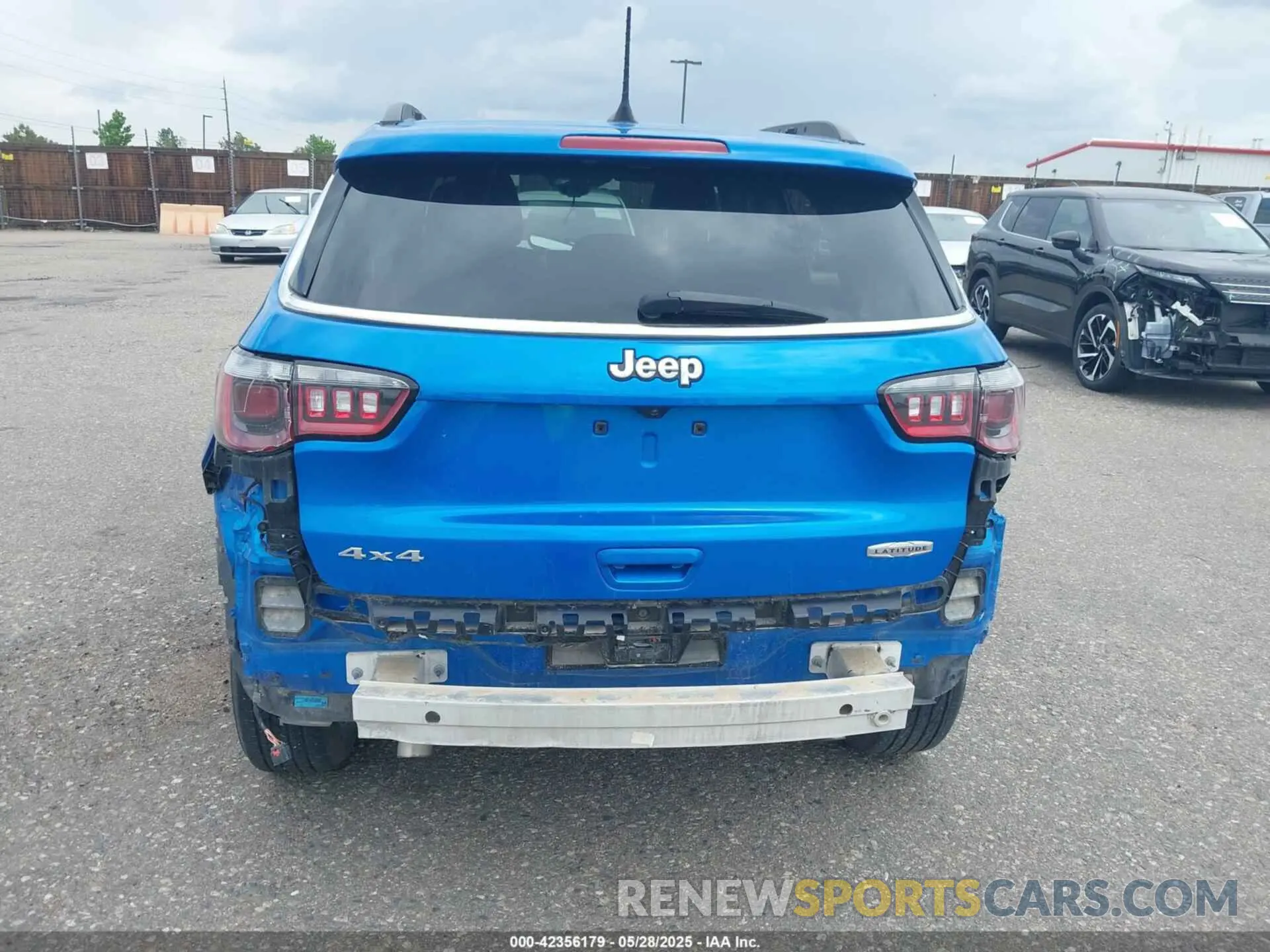 17 Photograph of a damaged car 3C4NJDBN1RT111868 JEEP COMPASS 2024