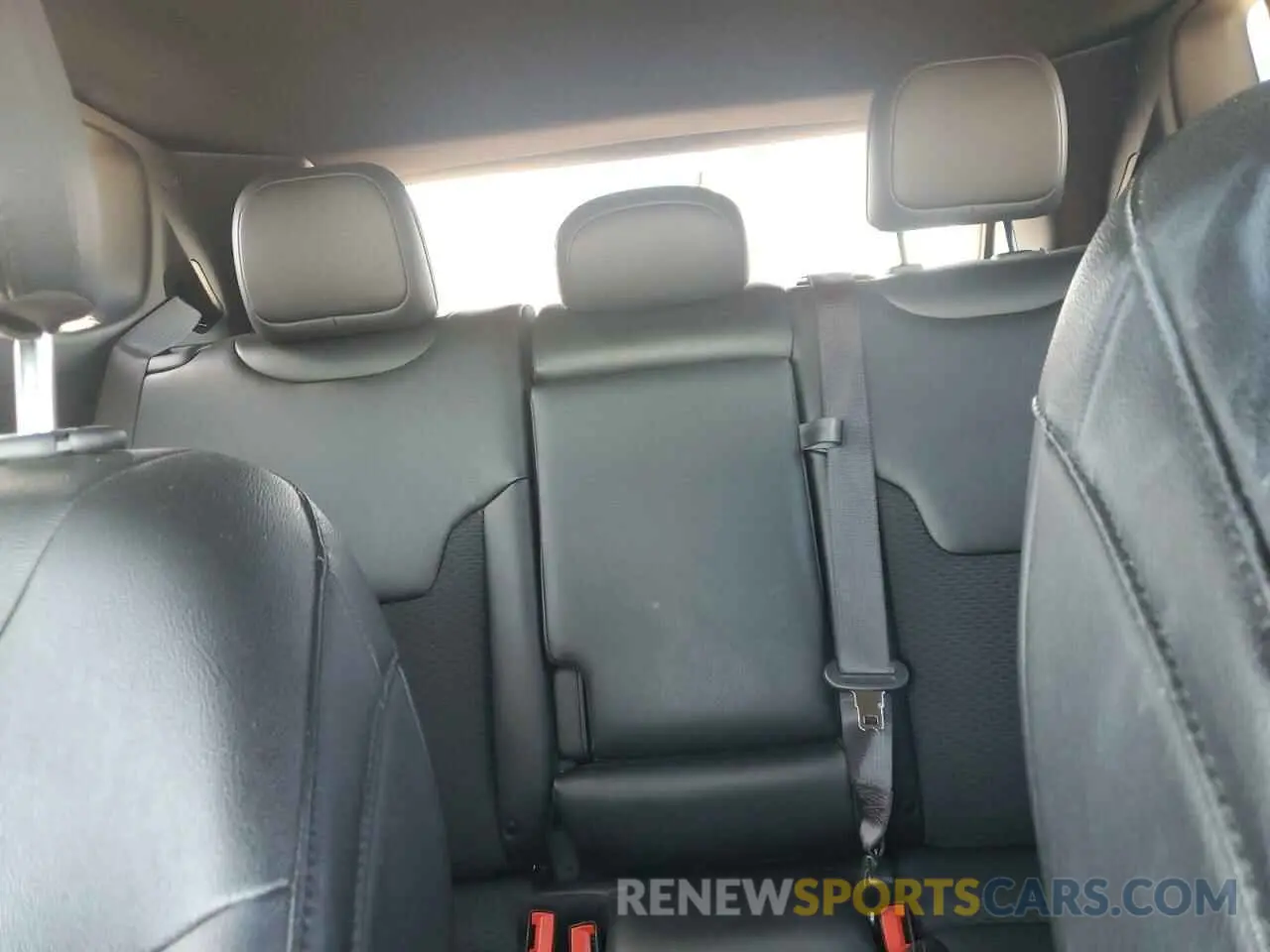 10 Photograph of a damaged car 3C4NJDBN1RT119341 JEEP COMPASS 2024
