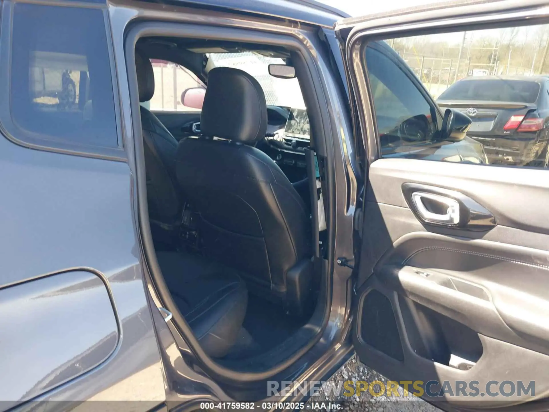 8 Photograph of a damaged car 3C4NJDBN1RT121641 JEEP COMPASS 2024