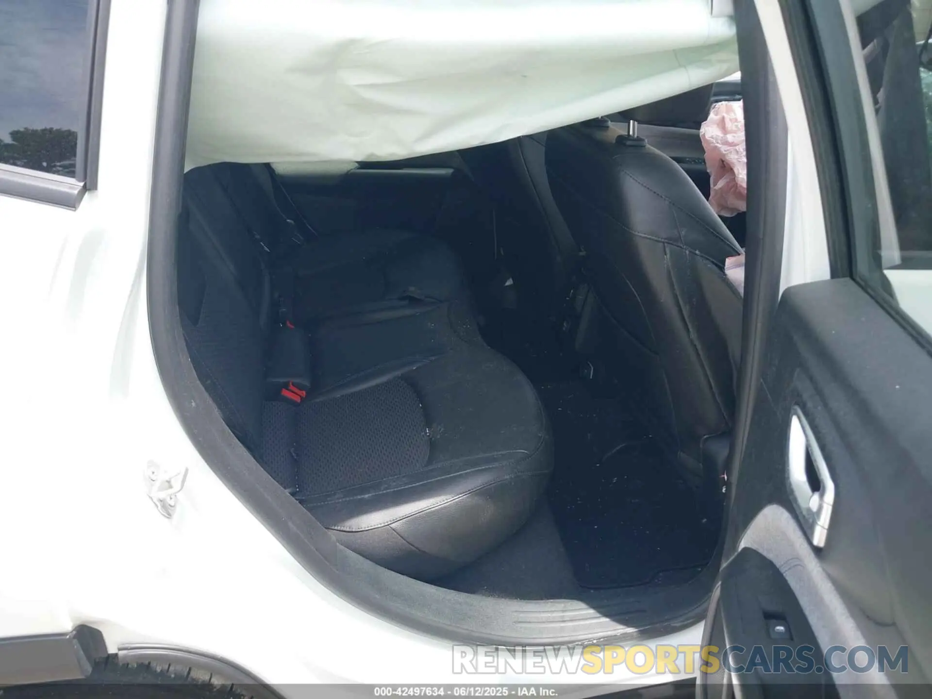 8 Photograph of a damaged car 3C4NJDBN1RT132767 JEEP COMPASS 2024