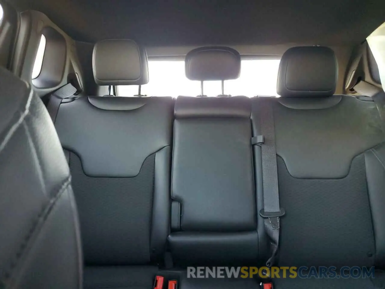 10 Photograph of a damaged car 3C4NJDBN1RT173982 JEEP COMPASS 2024