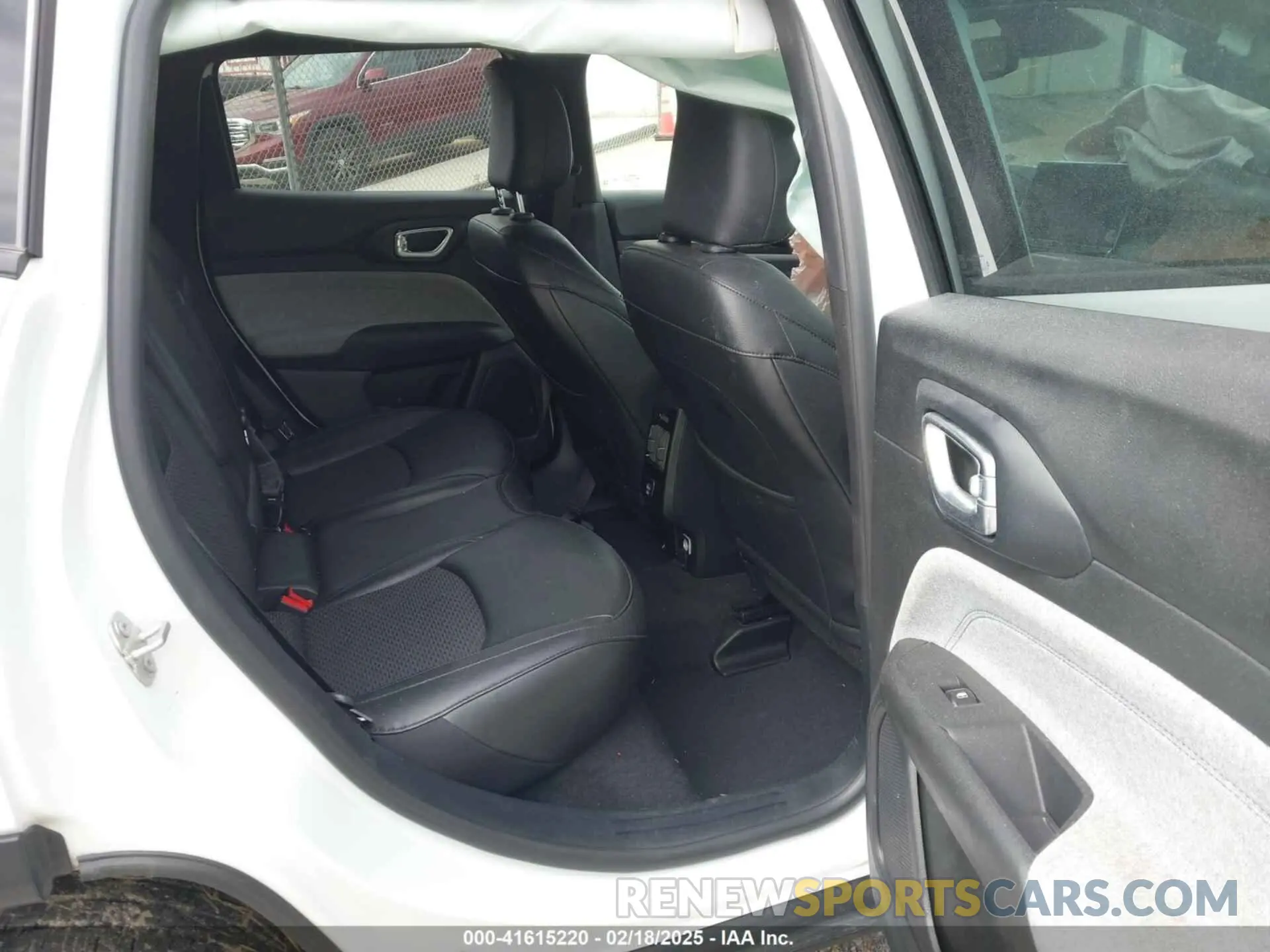 8 Photograph of a damaged car 3C4NJDBN2RT117985 JEEP COMPASS 2024