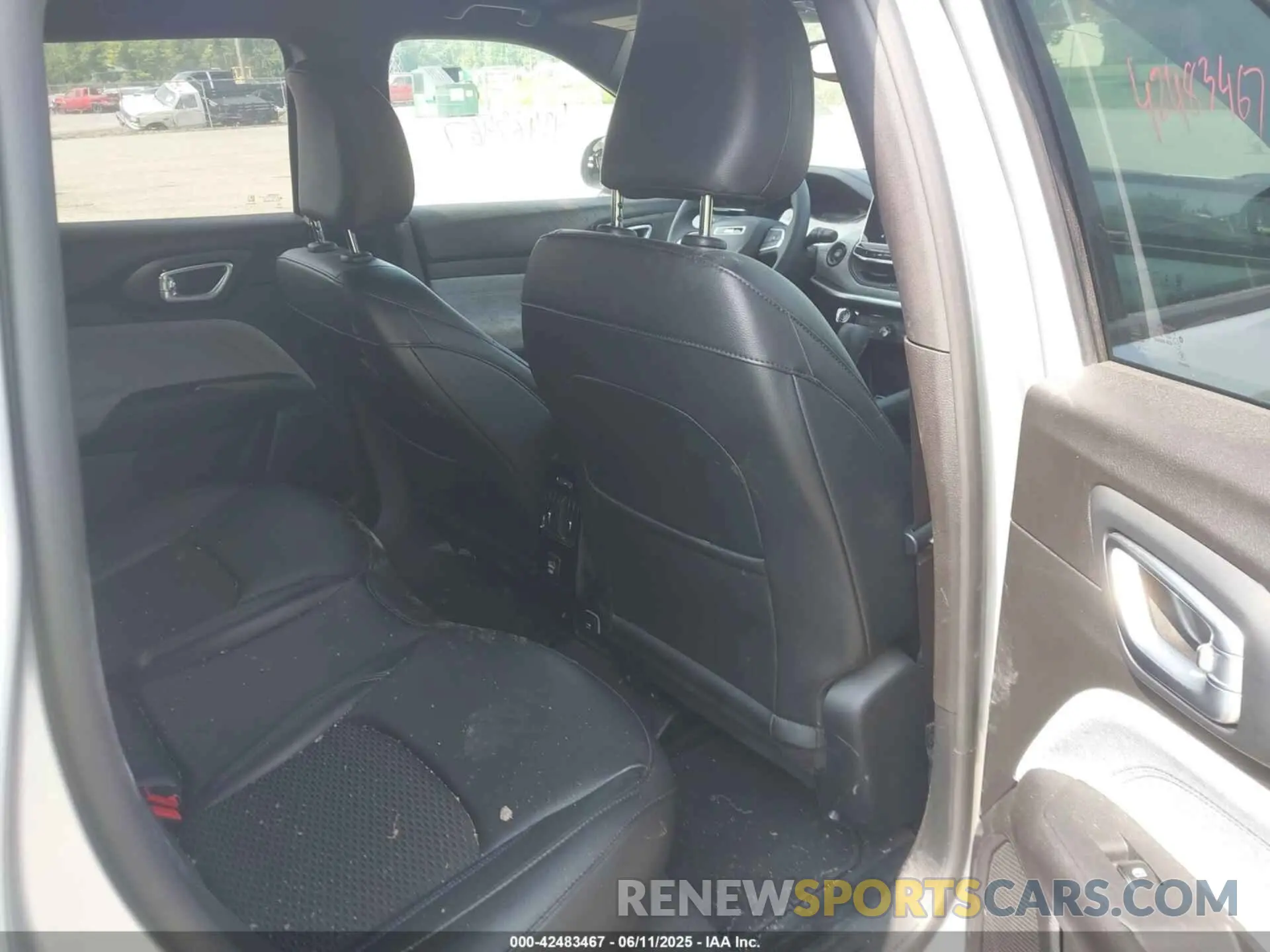 8 Photograph of a damaged car 3C4NJDBN4RT117874 JEEP COMPASS 2024