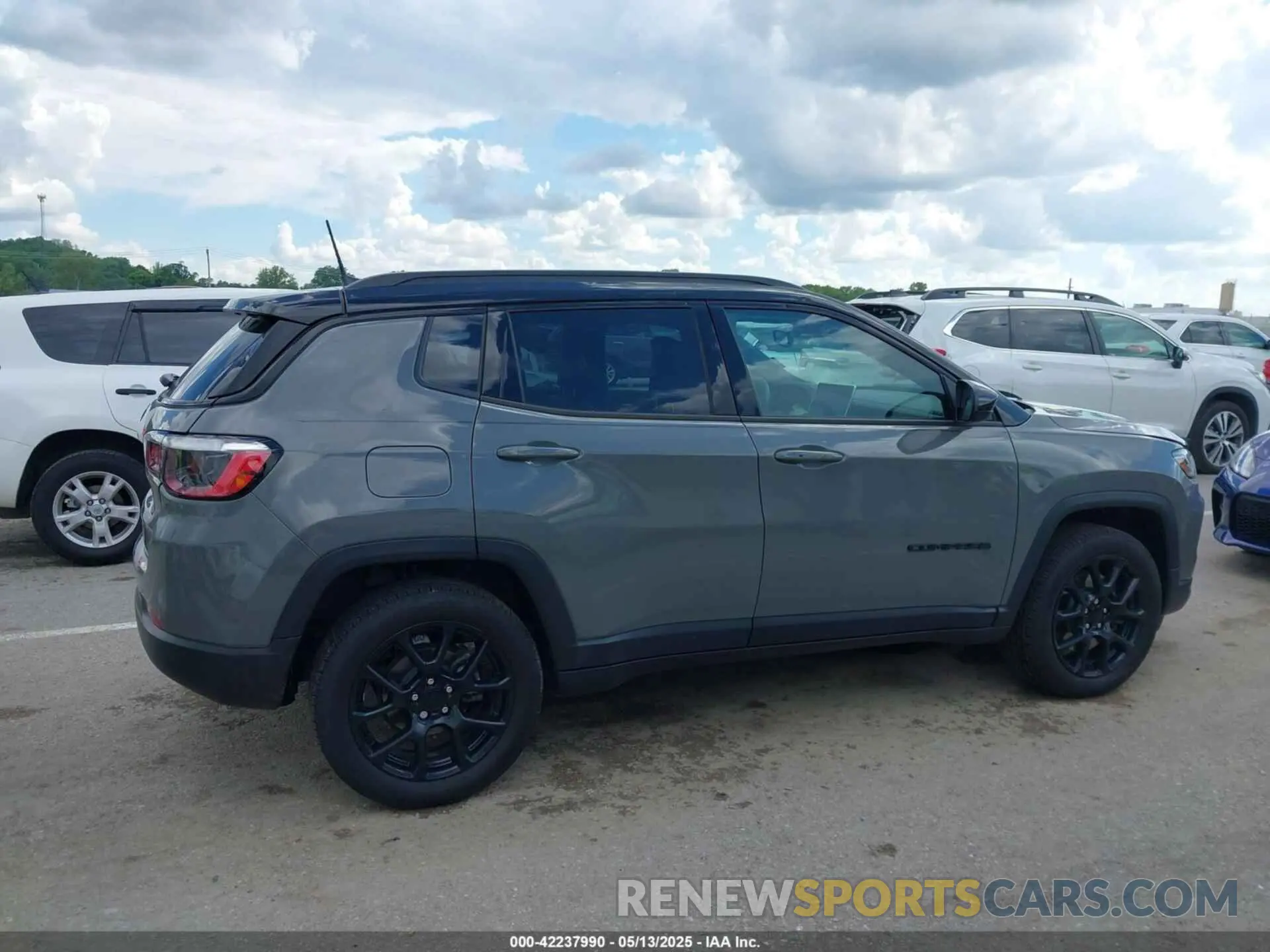 14 Photograph of a damaged car 3C4NJDBN4RT578170 JEEP COMPASS 2024