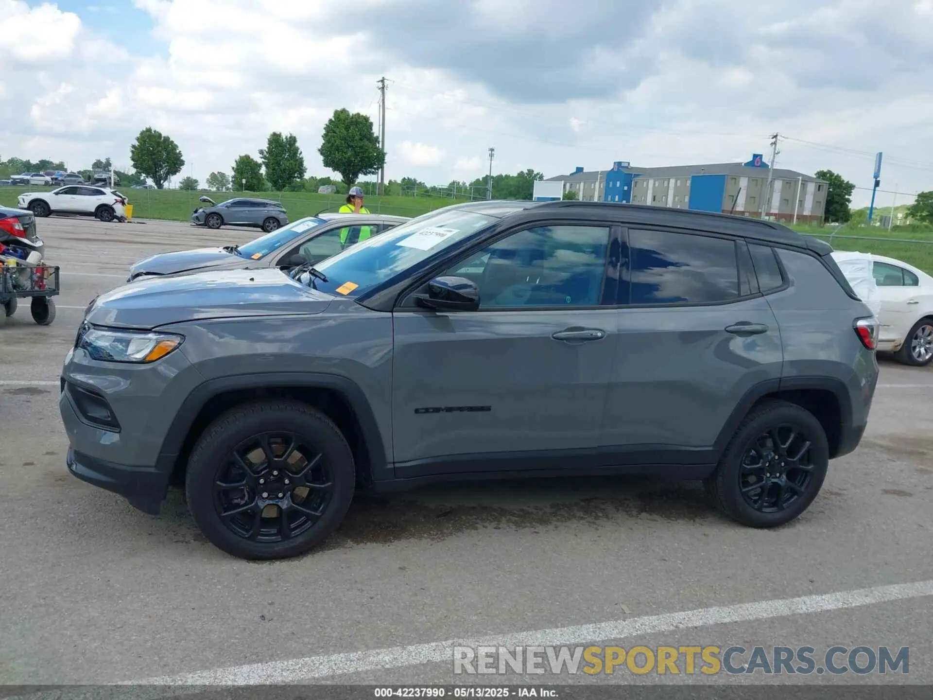 15 Photograph of a damaged car 3C4NJDBN4RT578170 JEEP COMPASS 2024