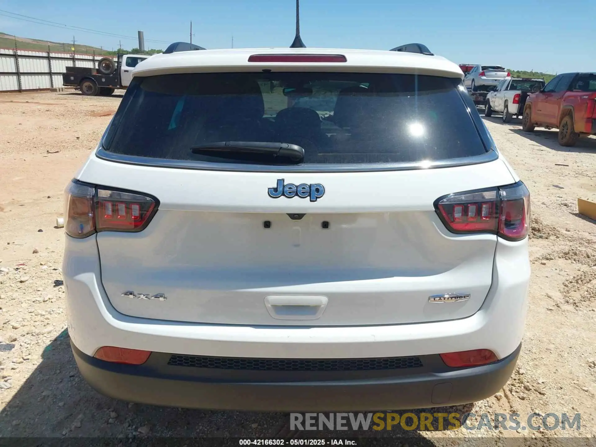 17 Photograph of a damaged car 3C4NJDBN4RT604198 JEEP COMPASS 2024