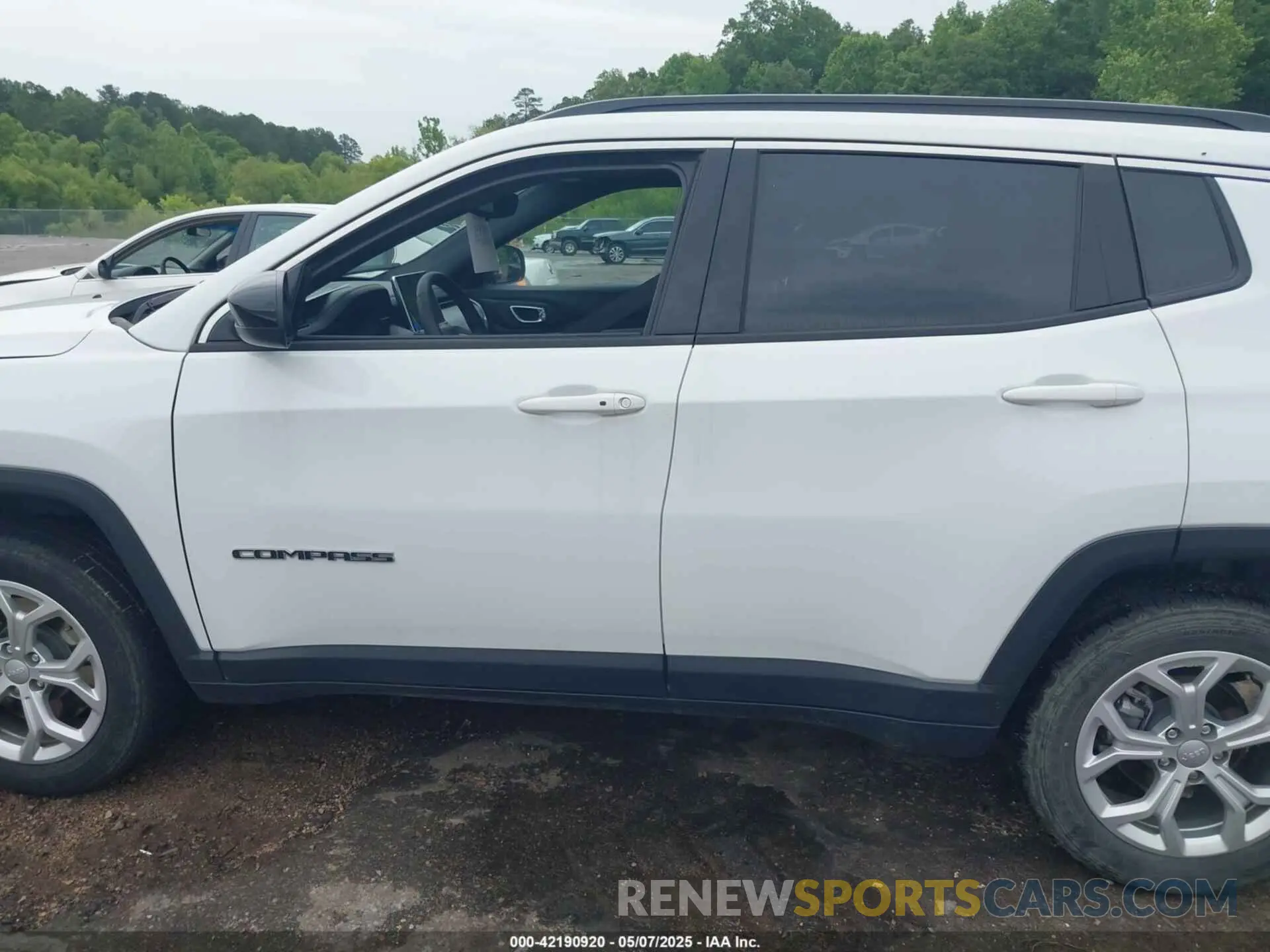 14 Photograph of a damaged car 3C4NJDBN5RT100534 JEEP COMPASS 2024