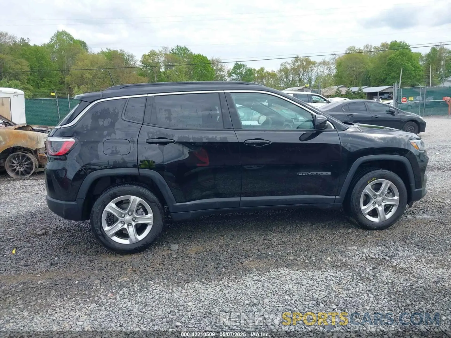 14 Photograph of a damaged car 3C4NJDBN5RT591025 JEEP COMPASS 2024