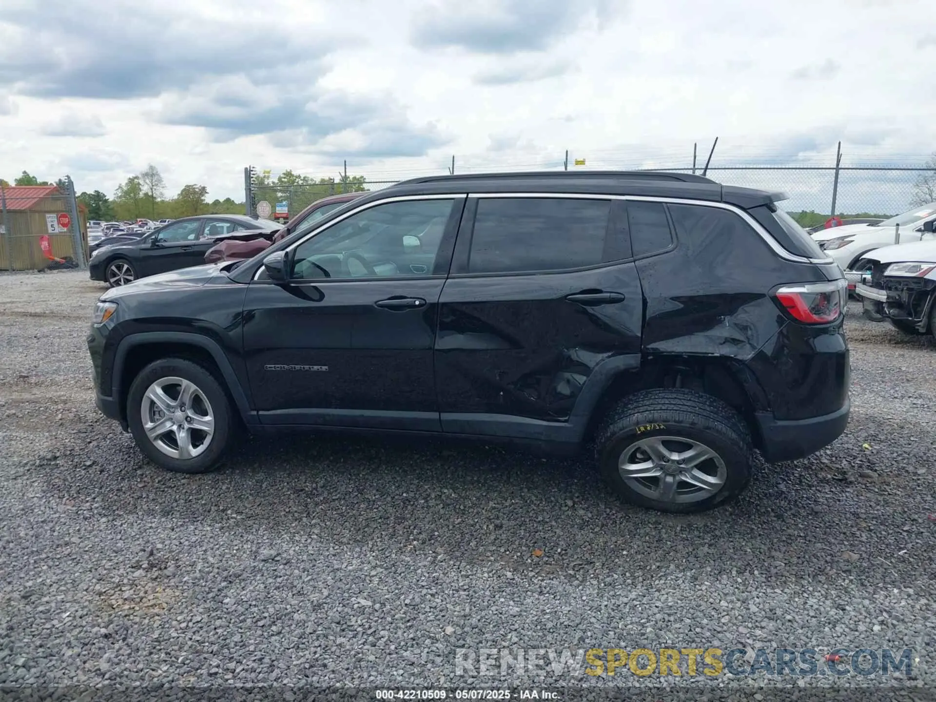15 Photograph of a damaged car 3C4NJDBN5RT591025 JEEP COMPASS 2024