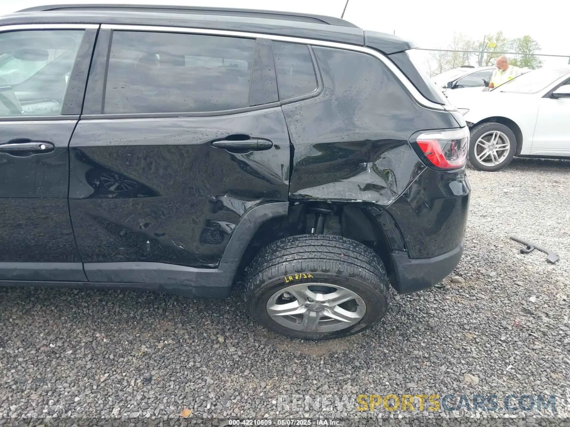 6 Photograph of a damaged car 3C4NJDBN5RT591025 JEEP COMPASS 2024