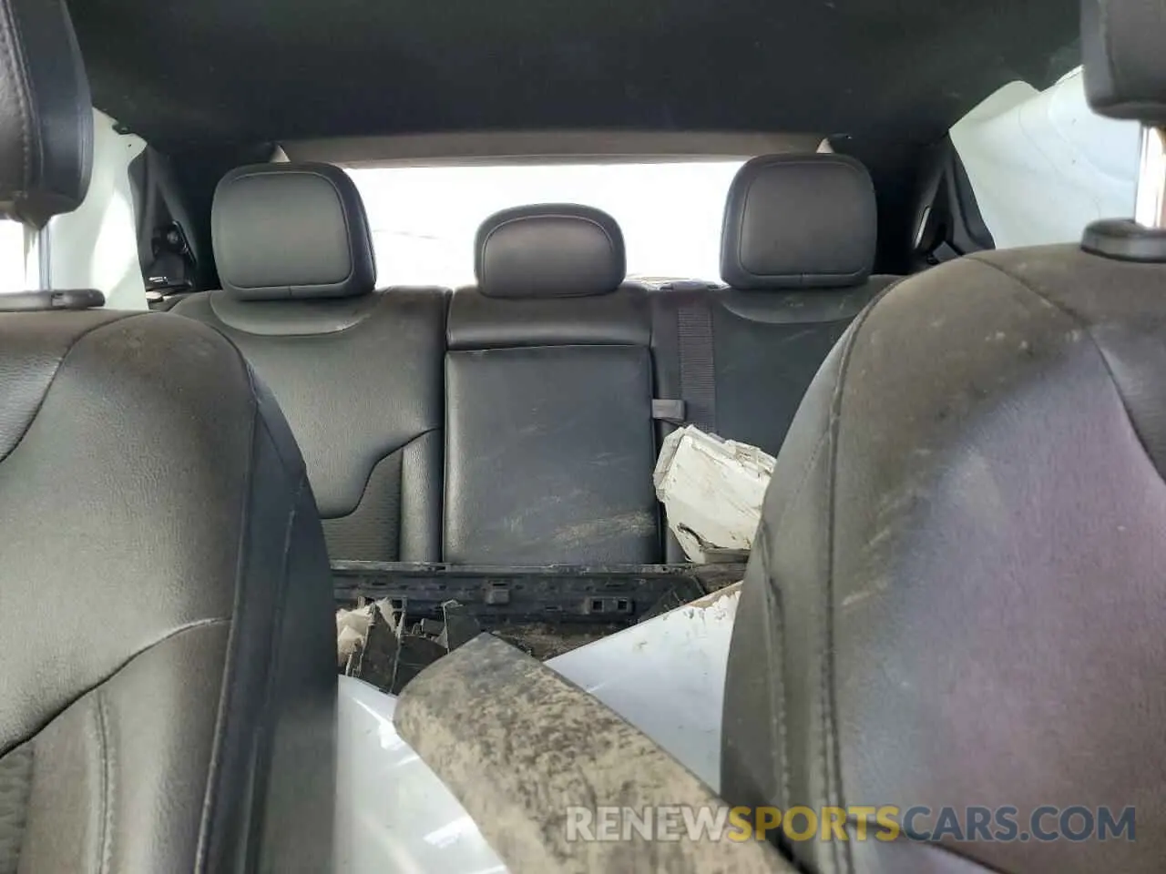 10 Photograph of a damaged car 3C4NJDBN6RT110585 JEEP COMPASS 2024