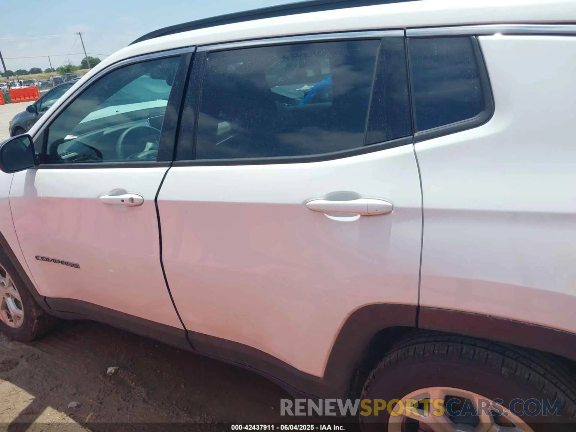 14 Photograph of a damaged car 3C4NJDBN6RT132814 JEEP COMPASS 2024