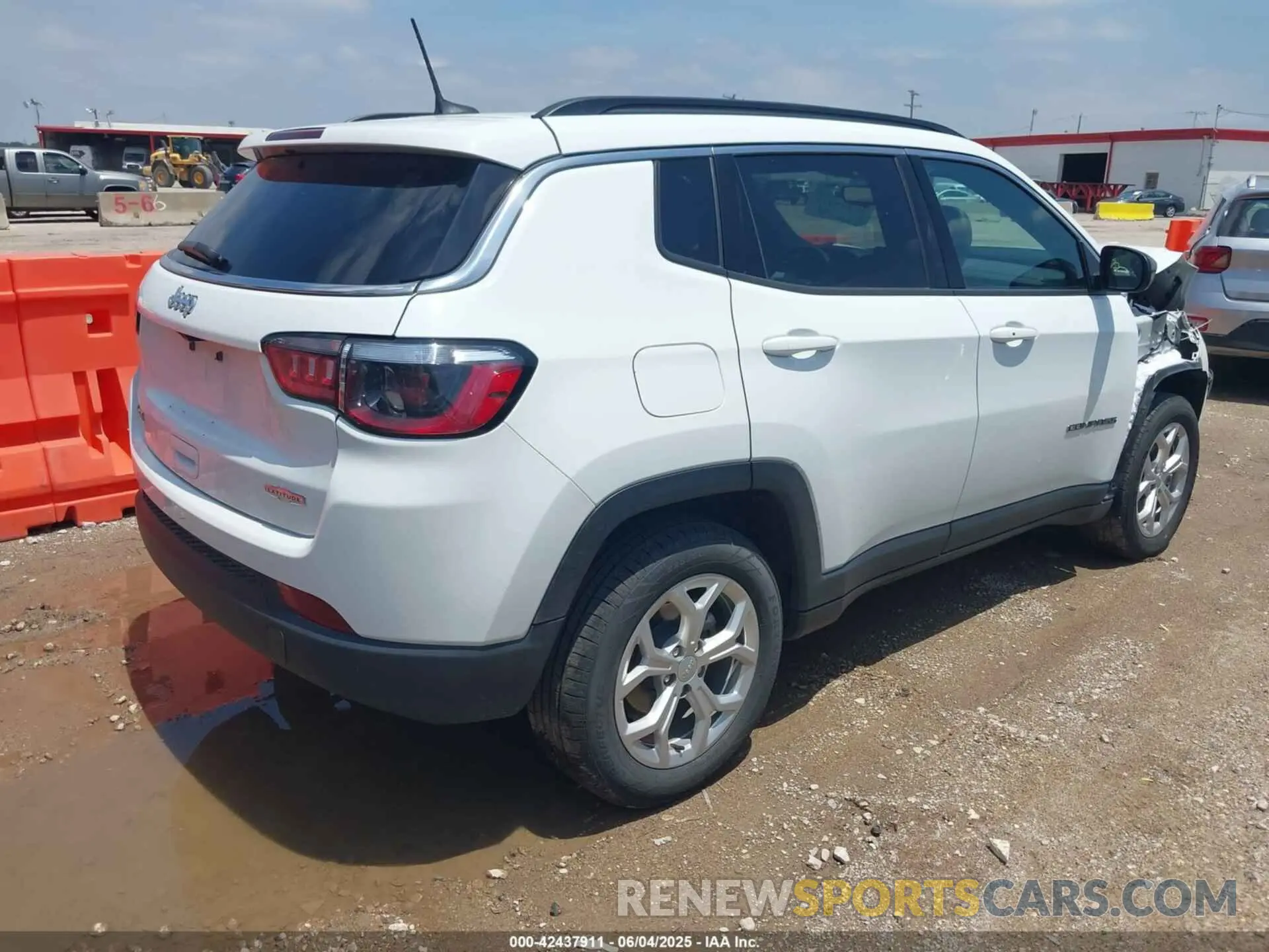4 Photograph of a damaged car 3C4NJDBN6RT132814 JEEP COMPASS 2024
